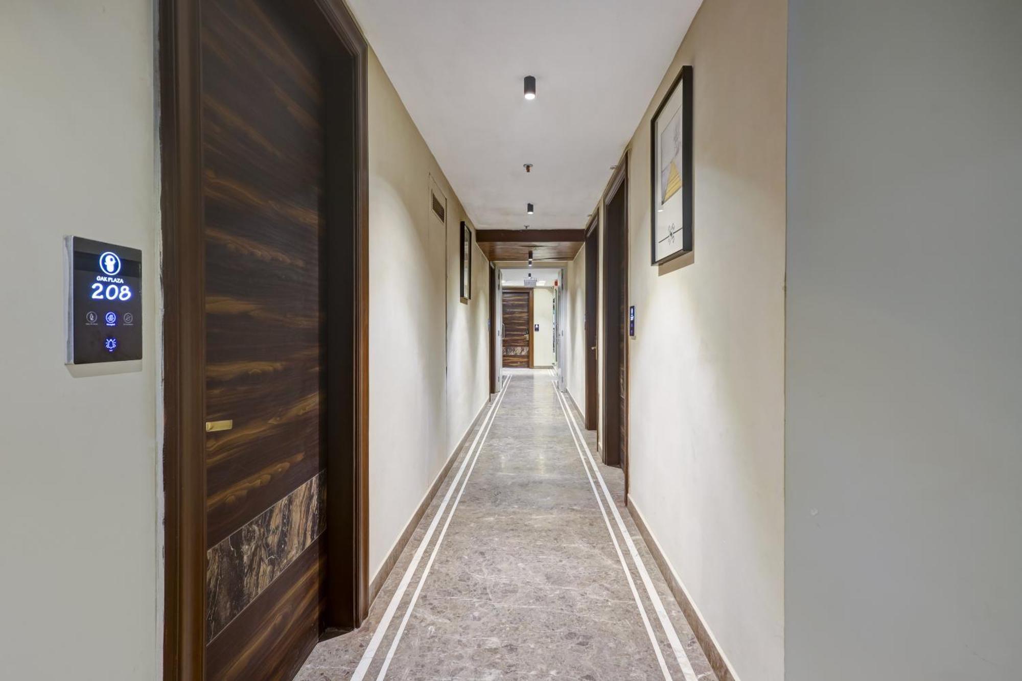 Hotel Oak Plaza - 1 Km From Connaught Place New Delhi