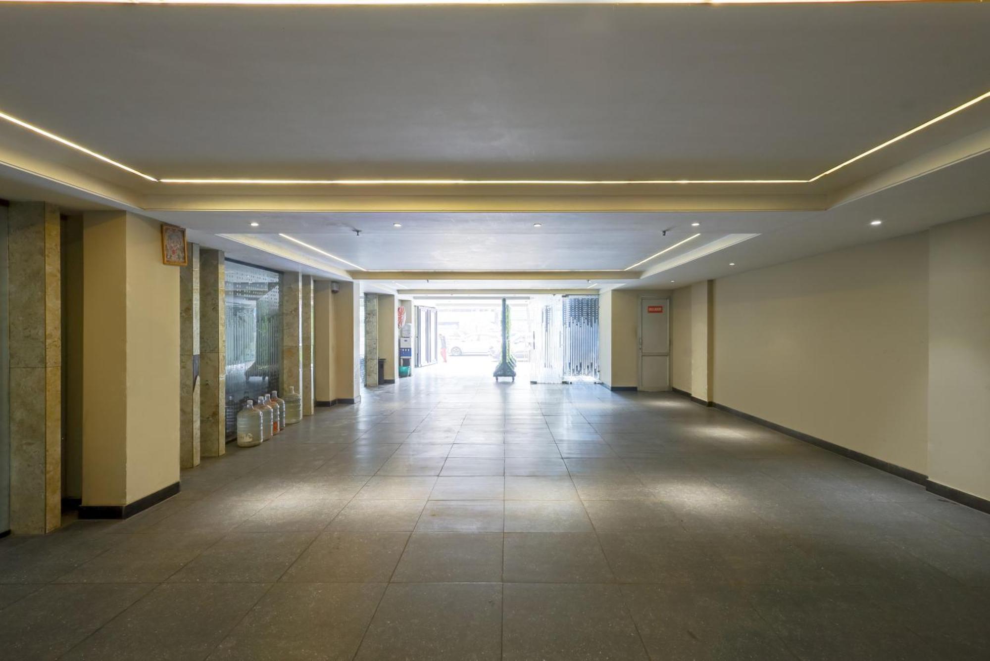 Oak Plaza - 1 Km From Connaught Place