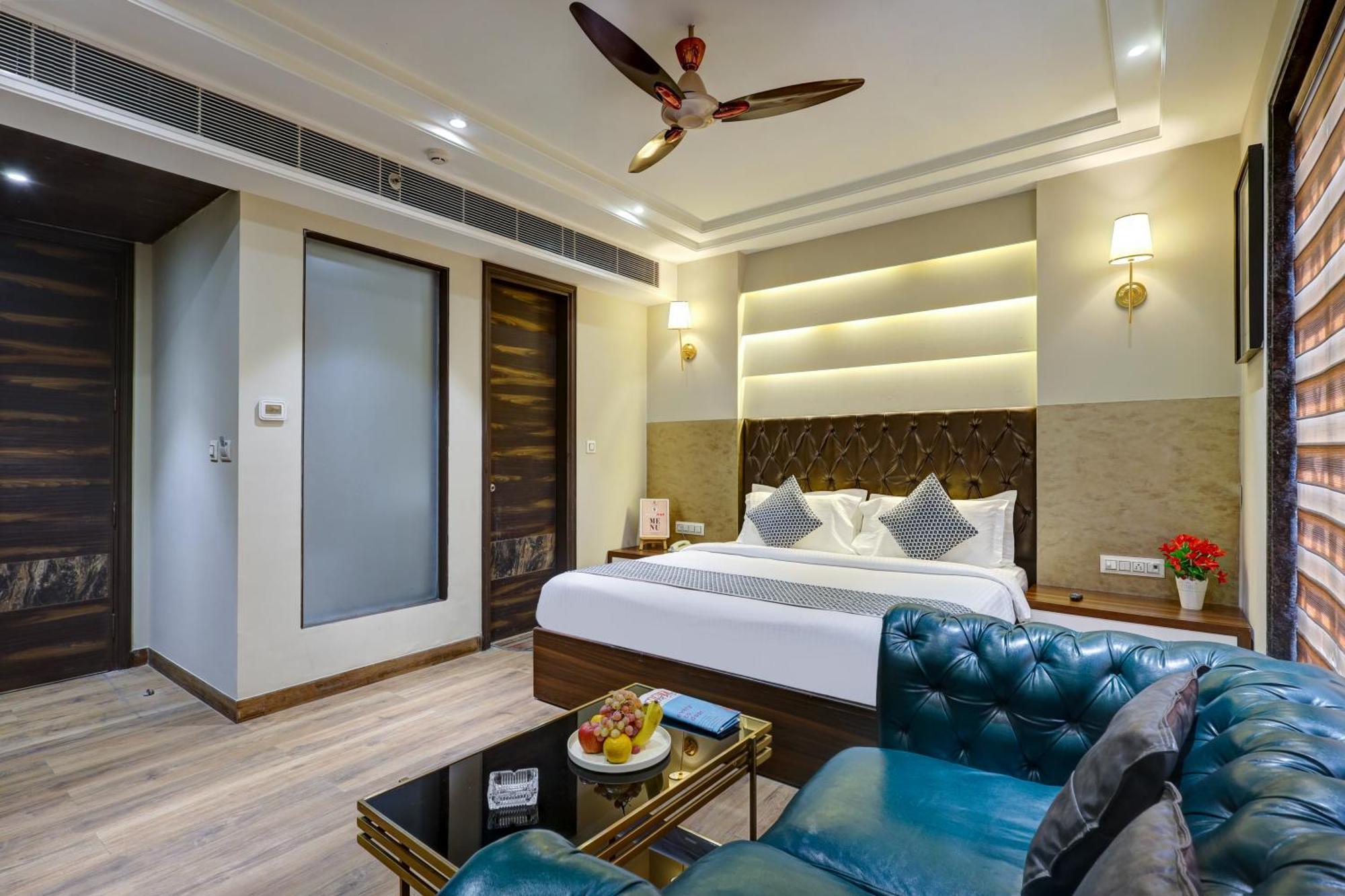 Hotel Oak Plaza - 1 Km From Connaught Place New Delhi