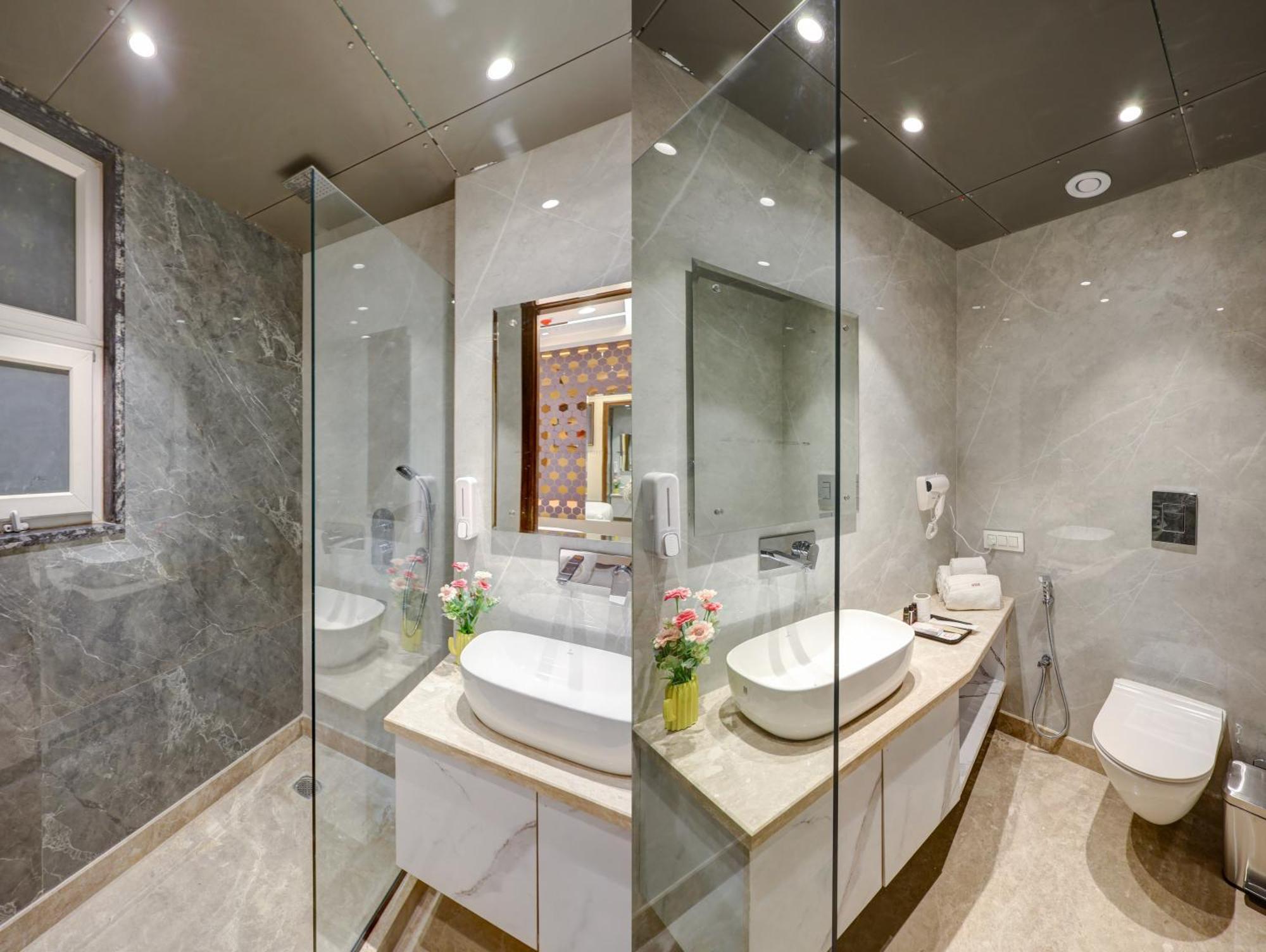 Hotel The Viking - Luxury Living Steps Away From New Delhi & Connaught Place 4*