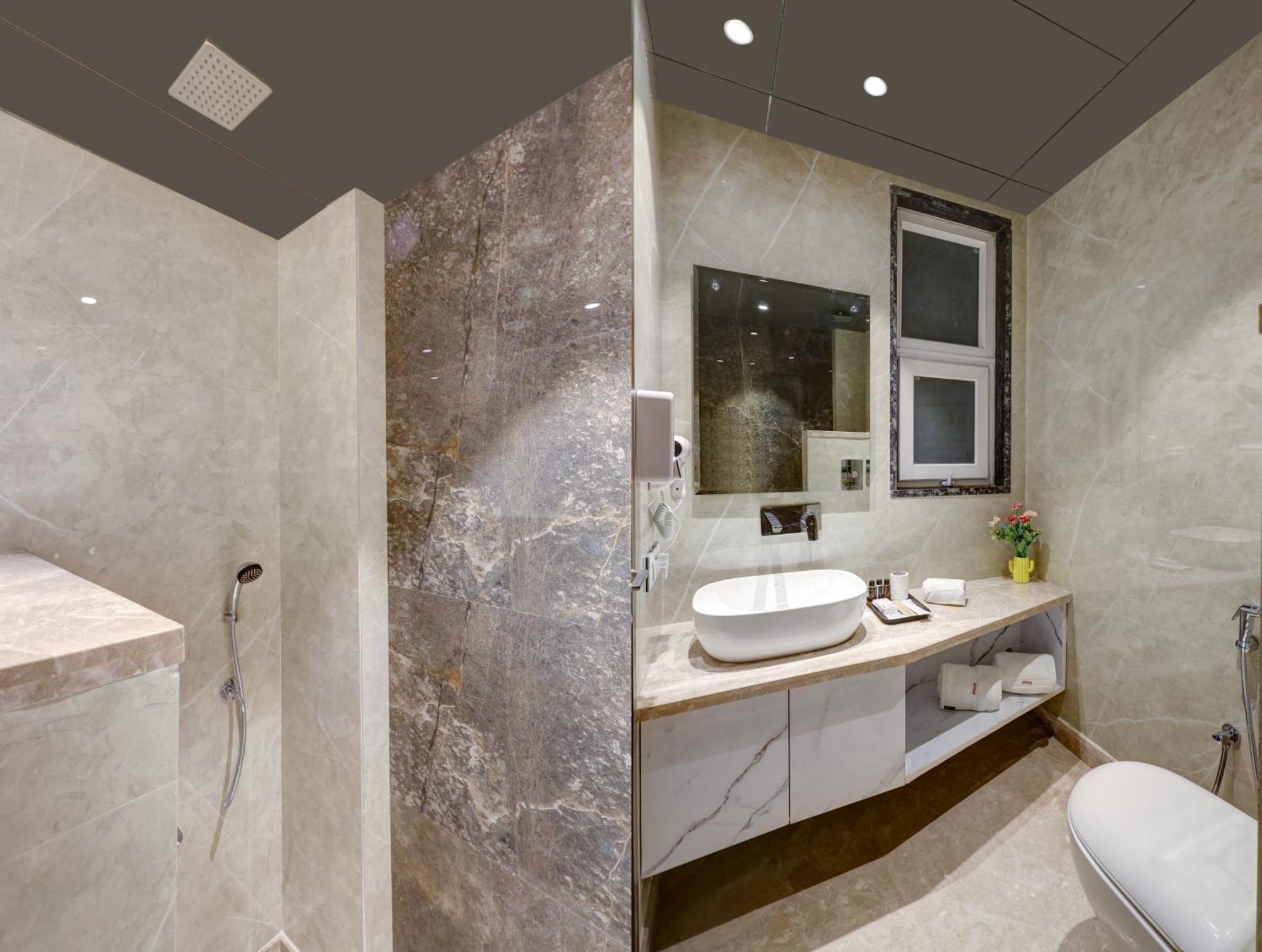 The Viking - Luxury Living Steps Away From New Delhi & Connaught Place New Delhi