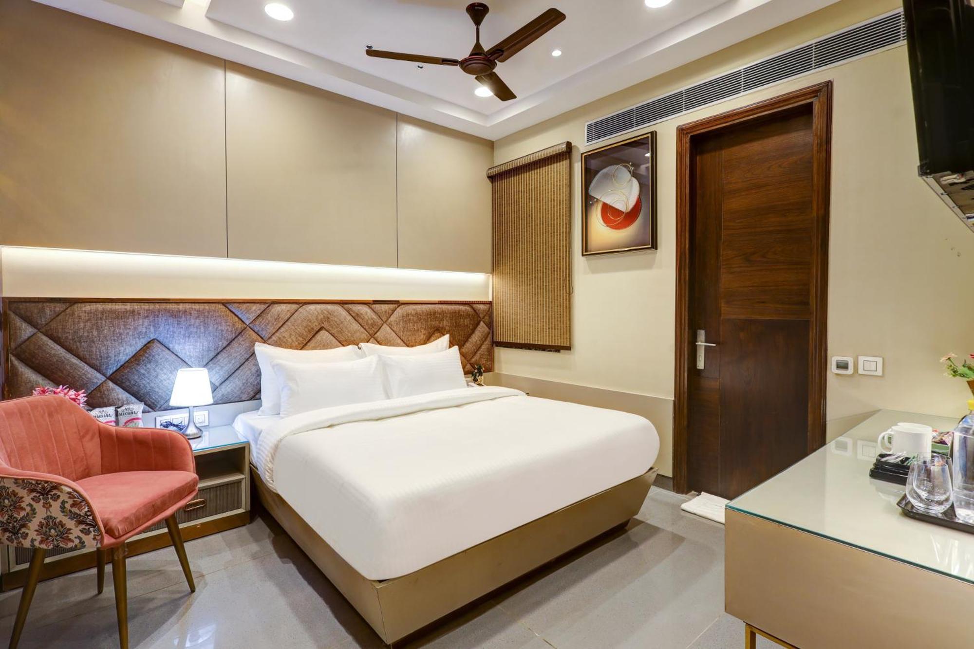 Hotel The Viking - Luxury Living Steps Away From New Delhi & Connaught Place