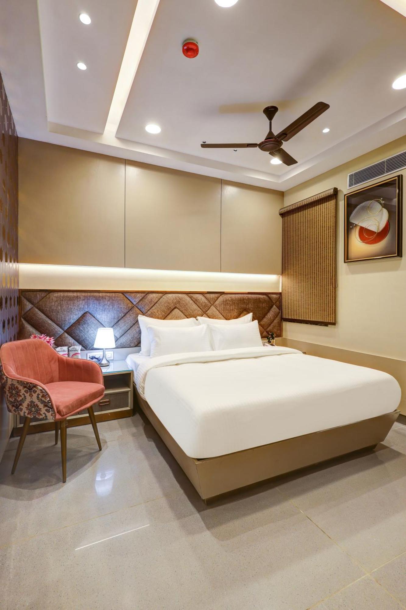 The Viking - Luxury Living Steps Away From New Delhi & Connaught Place New Delhi