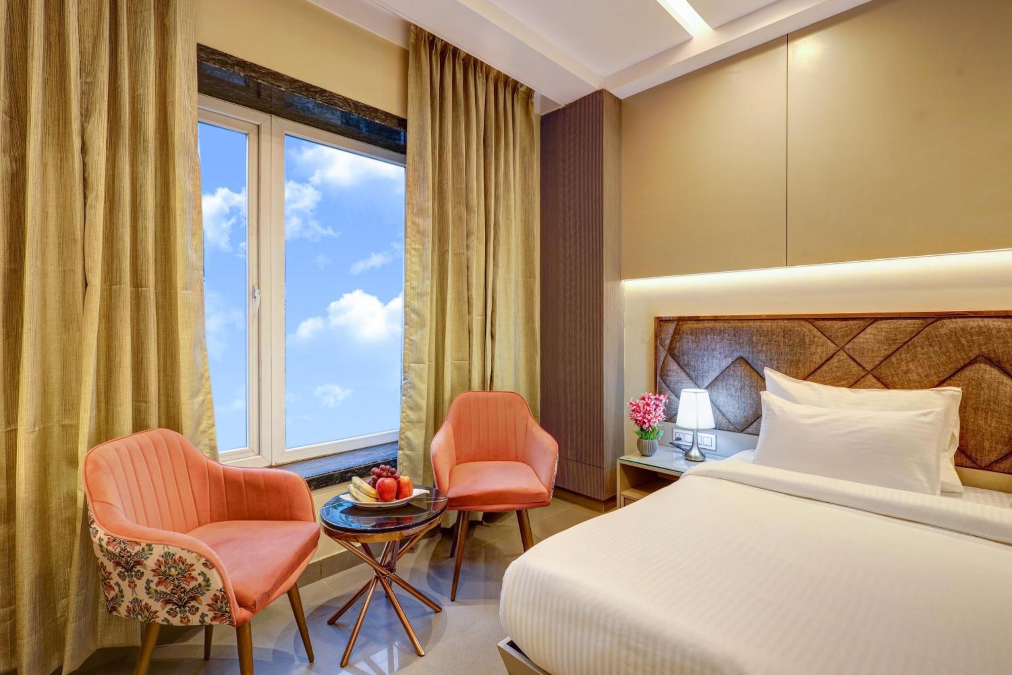 Hotel The Viking - Luxury Living Steps Away From New Delhi & Connaught Place 4*