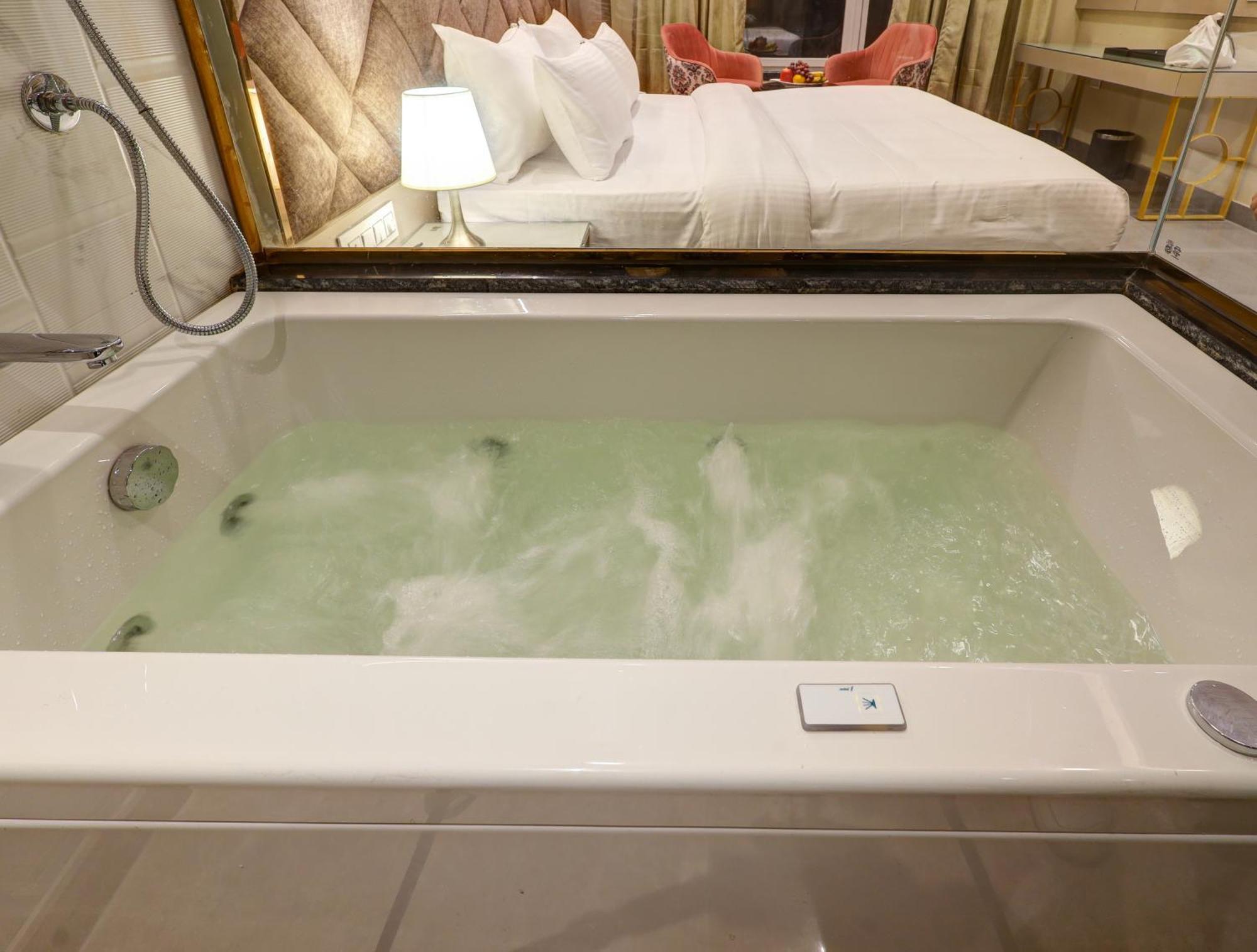The Viking - Luxury Living Steps Away From New Delhi & Connaught Place Hotel New Delhi