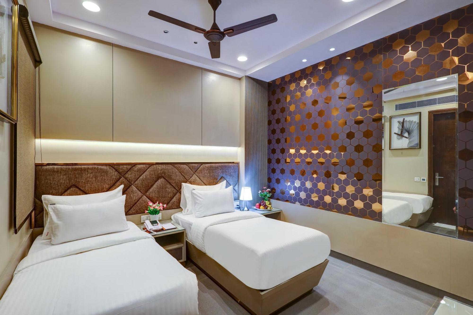 Hotel The Viking - Luxury Living Steps Away From New Delhi & Connaught Place 4*