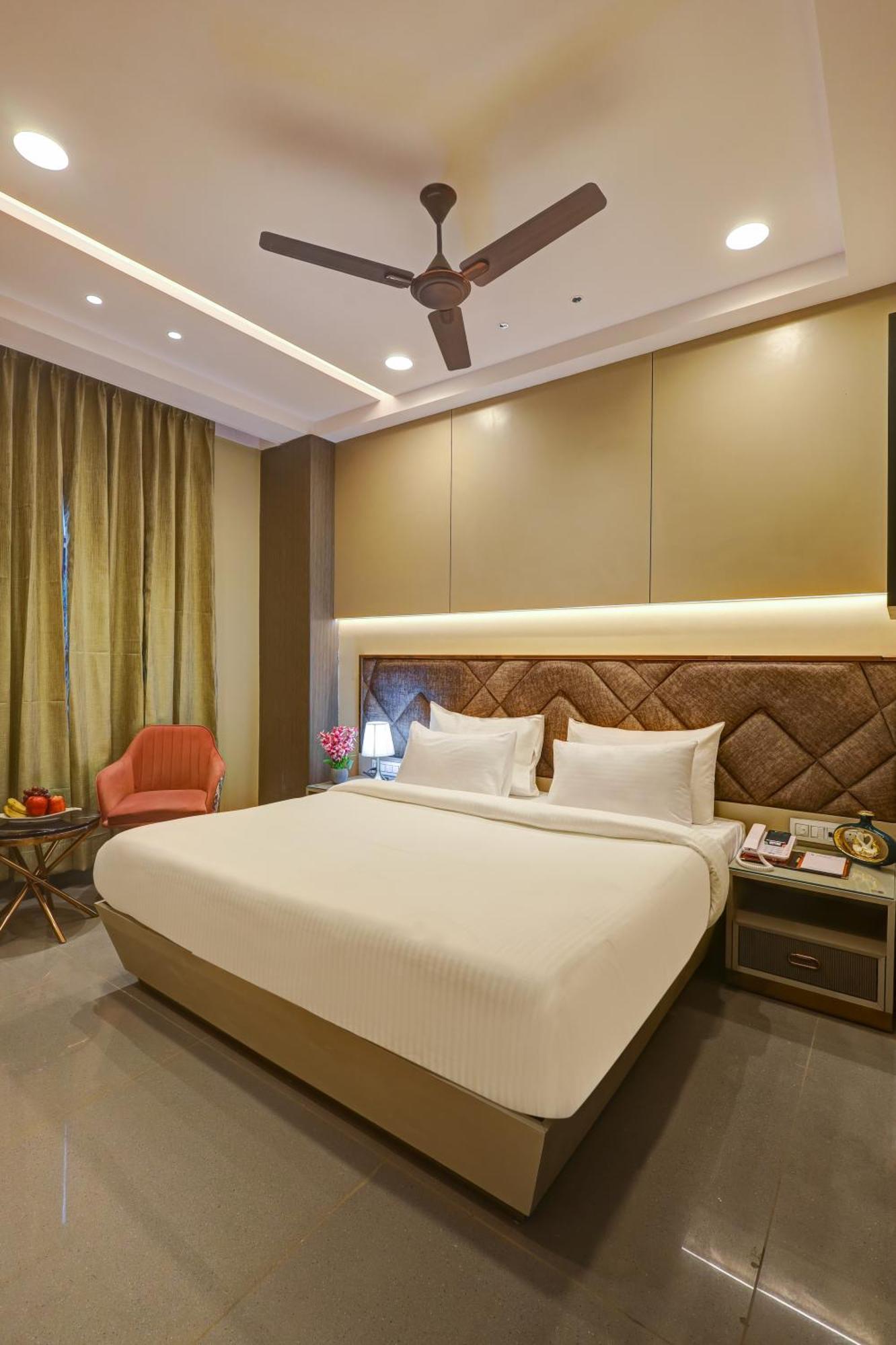 Hotel The Viking - Luxury Living Steps Away From New Delhi & Connaught Place