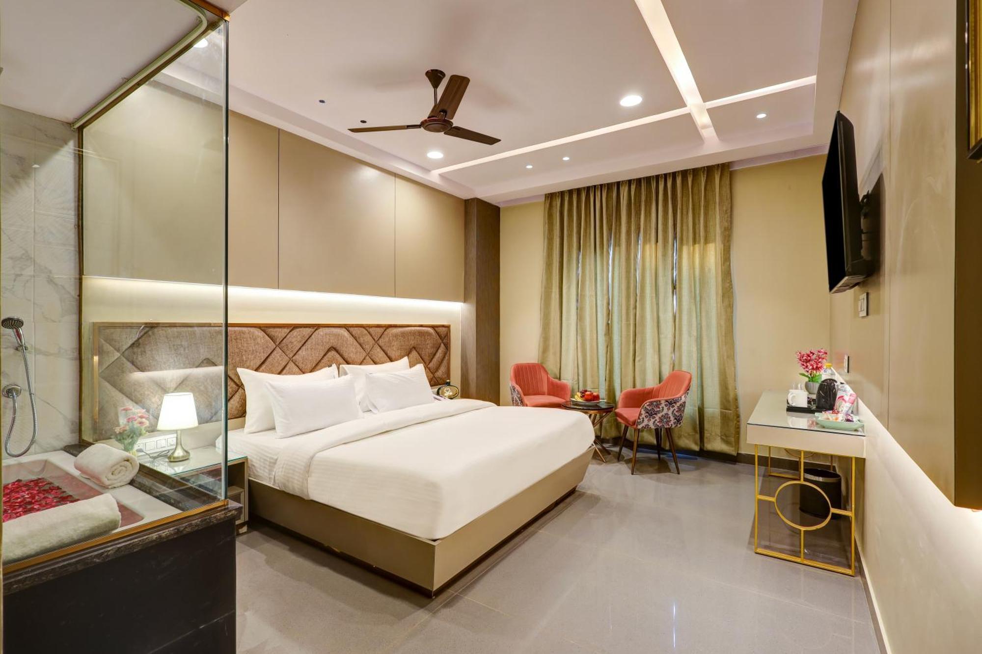 The Viking - Luxury Living Steps Away From New Delhi & Connaught Place Hotel