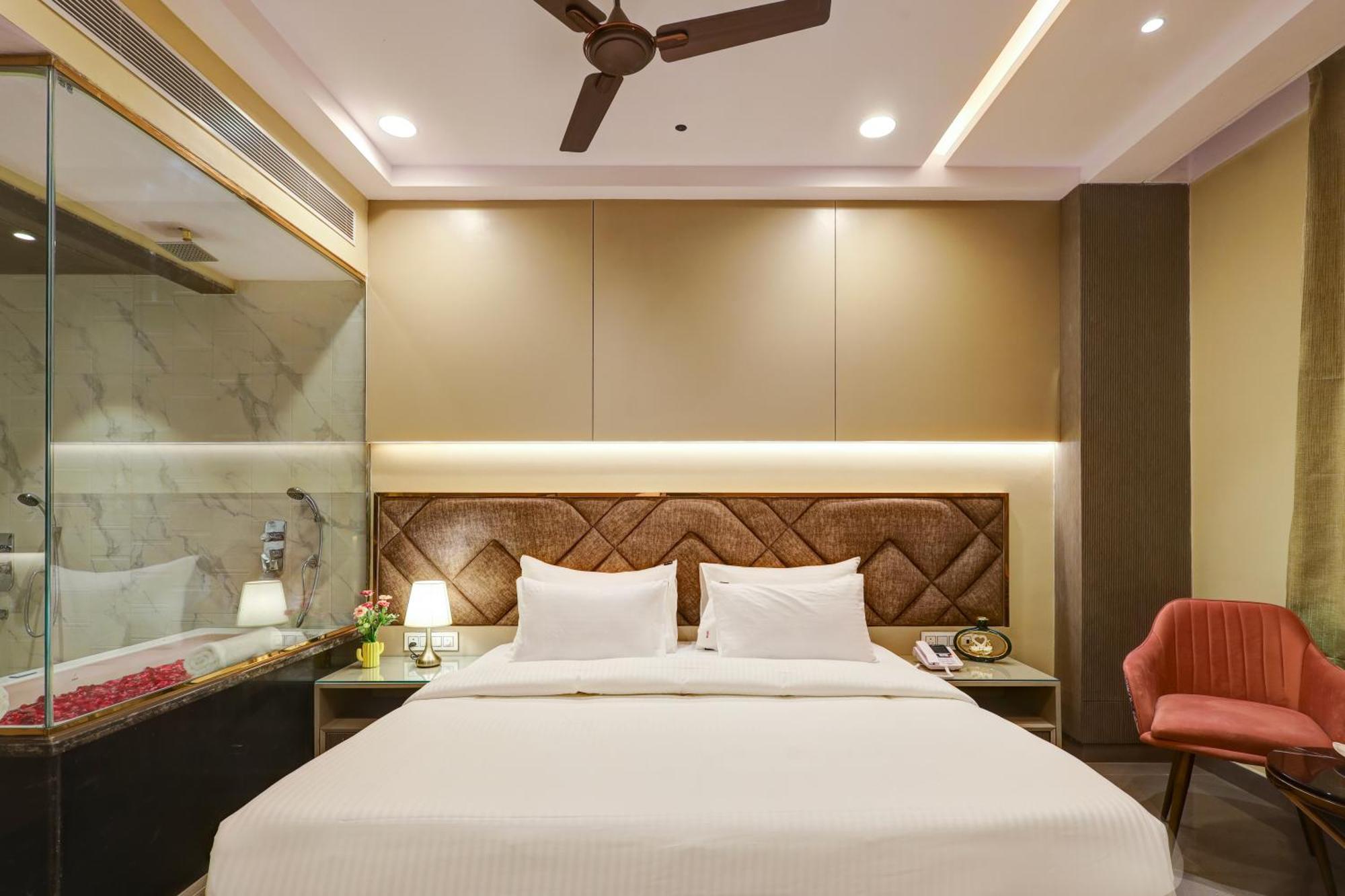 Hotel The Viking - Luxury Living Steps Away From New Delhi & Connaught Place