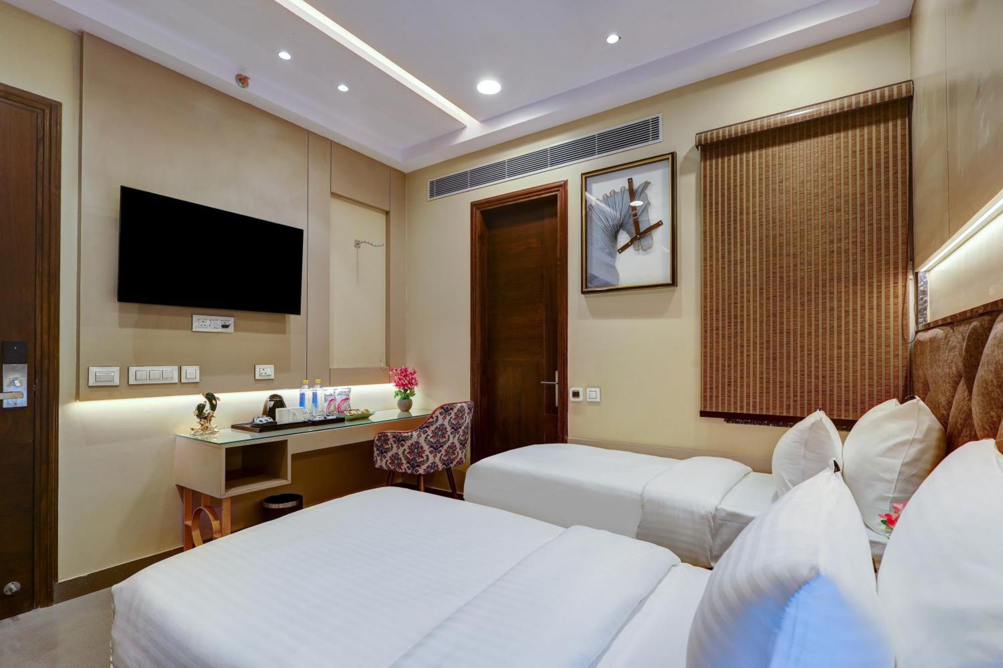 The Viking - Luxury Living Steps Away From New Delhi & Connaught Place Hotel