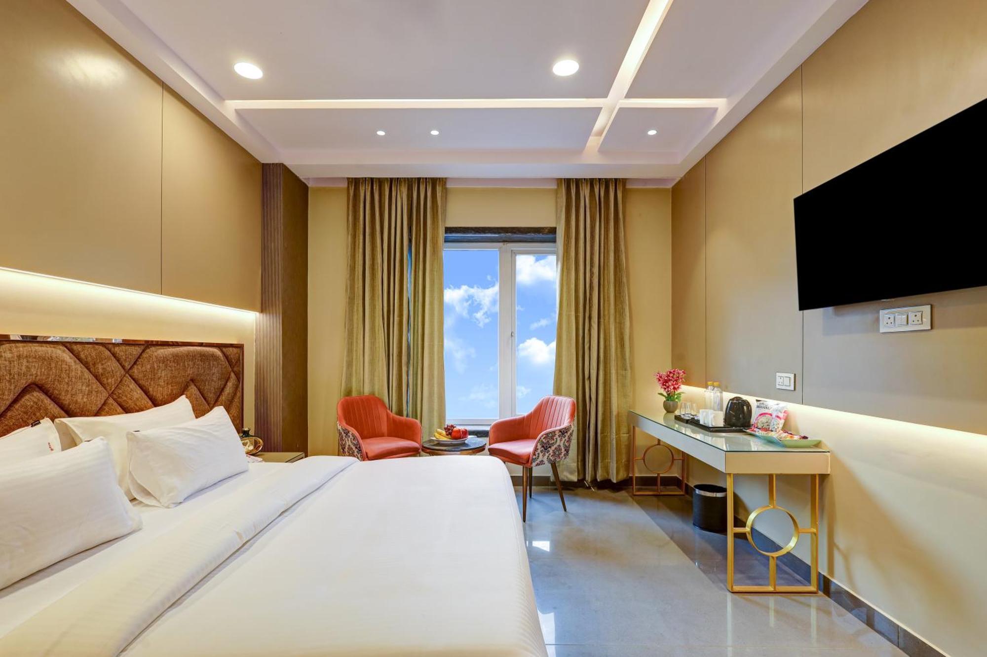 Hotel The Viking - Luxury Living Steps Away From New Delhi & Connaught Place 4*