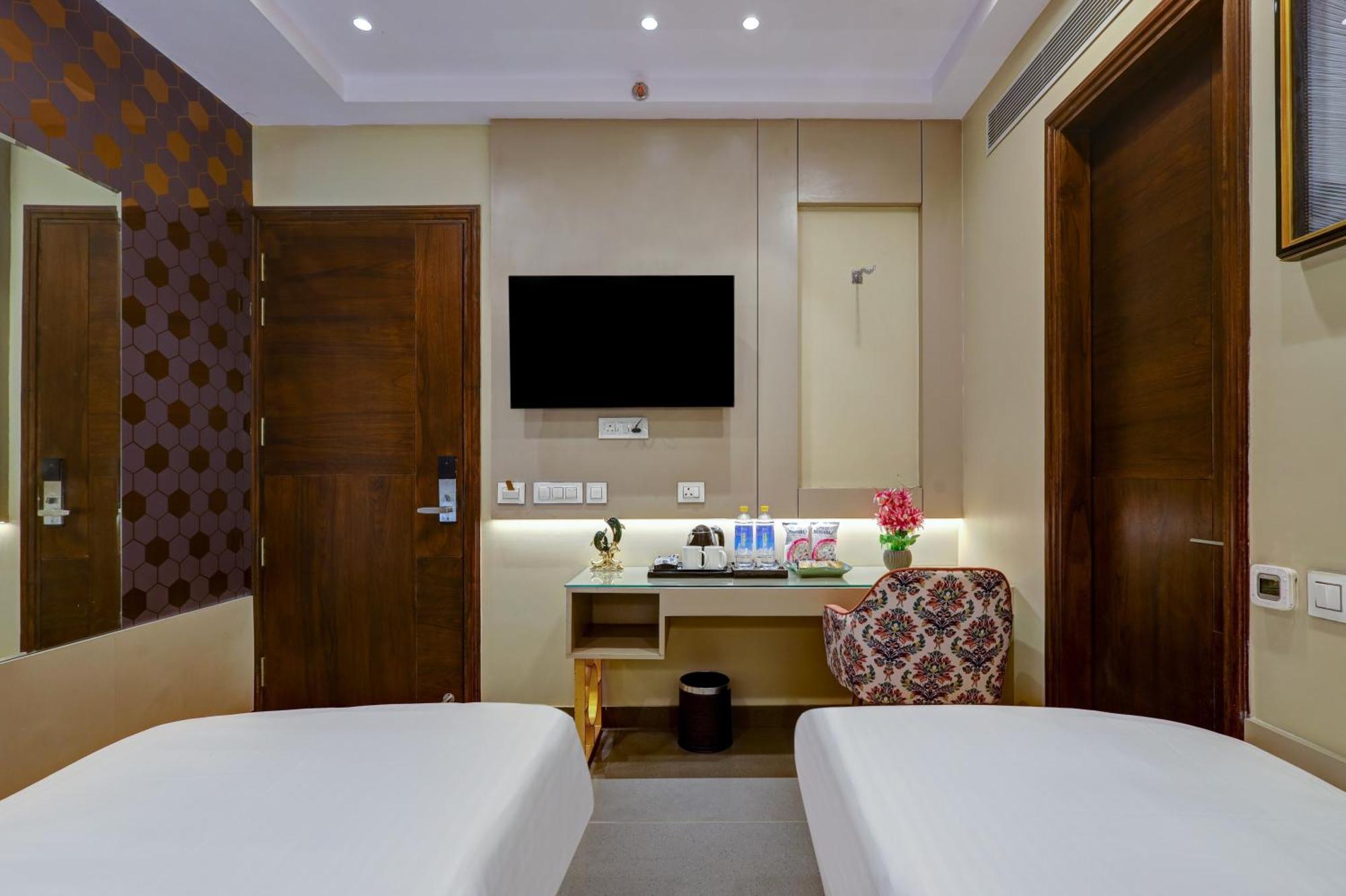 The Viking - Luxury Living Steps Away From New Delhi & Connaught Place Hotel