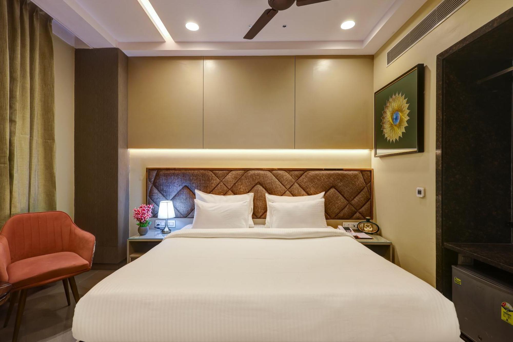 Hotel The Viking - Luxury Living Steps Away From New Delhi & Connaught Place