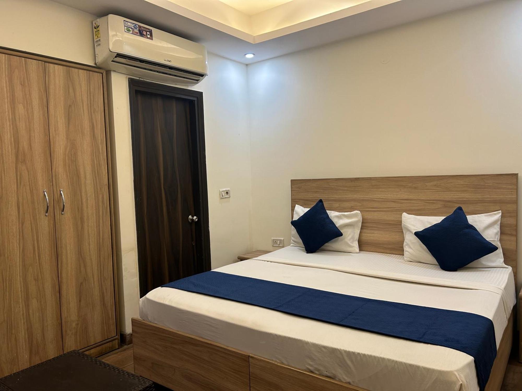 Airport Golden Bliss Near Delhi Airport Hotel 3*
