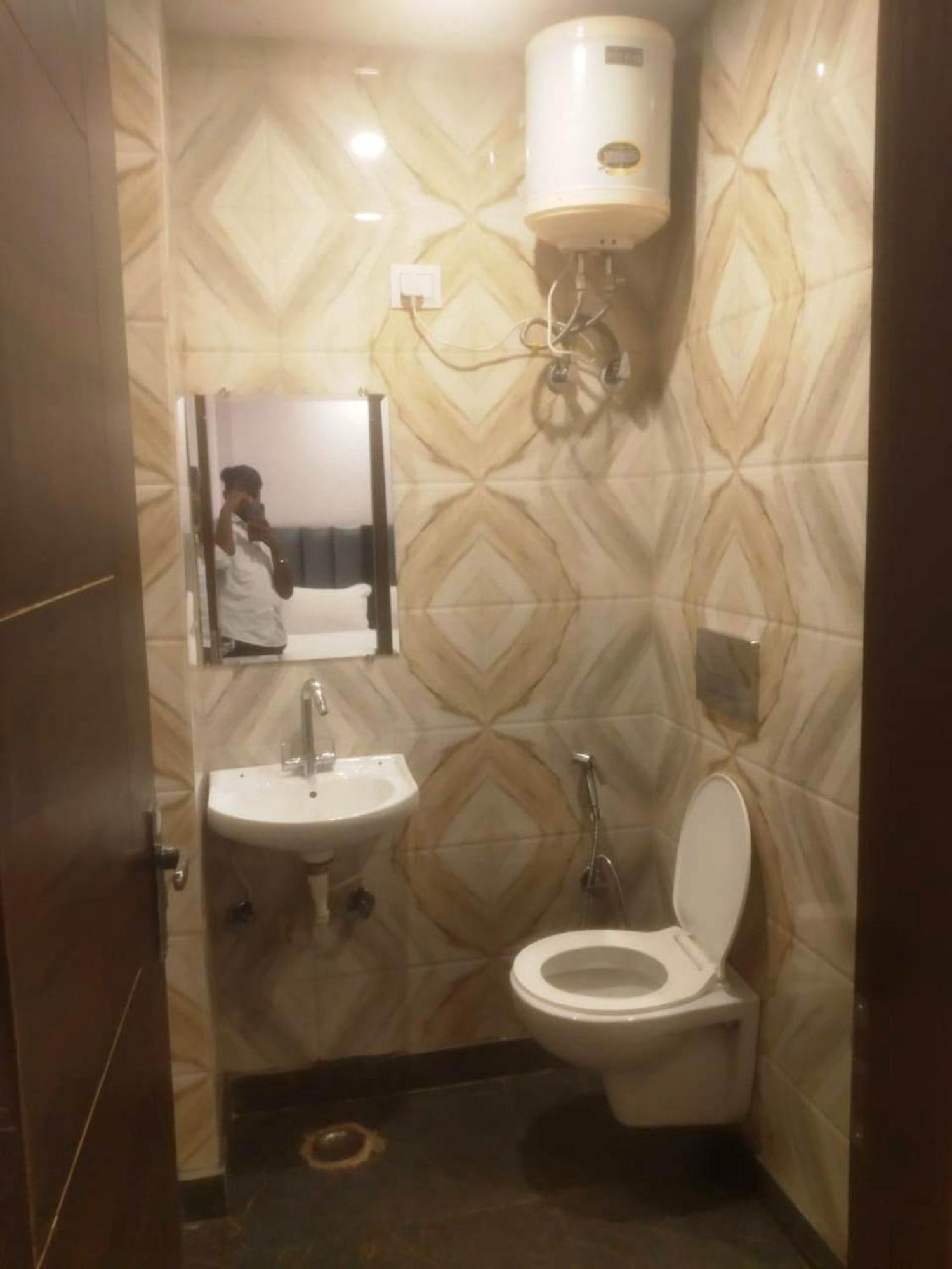 Del Fox Shanti Residency - Just A Minute Away From Railway Station And Connaught Place & 5 Mins From Vfs Hotel New Delhi