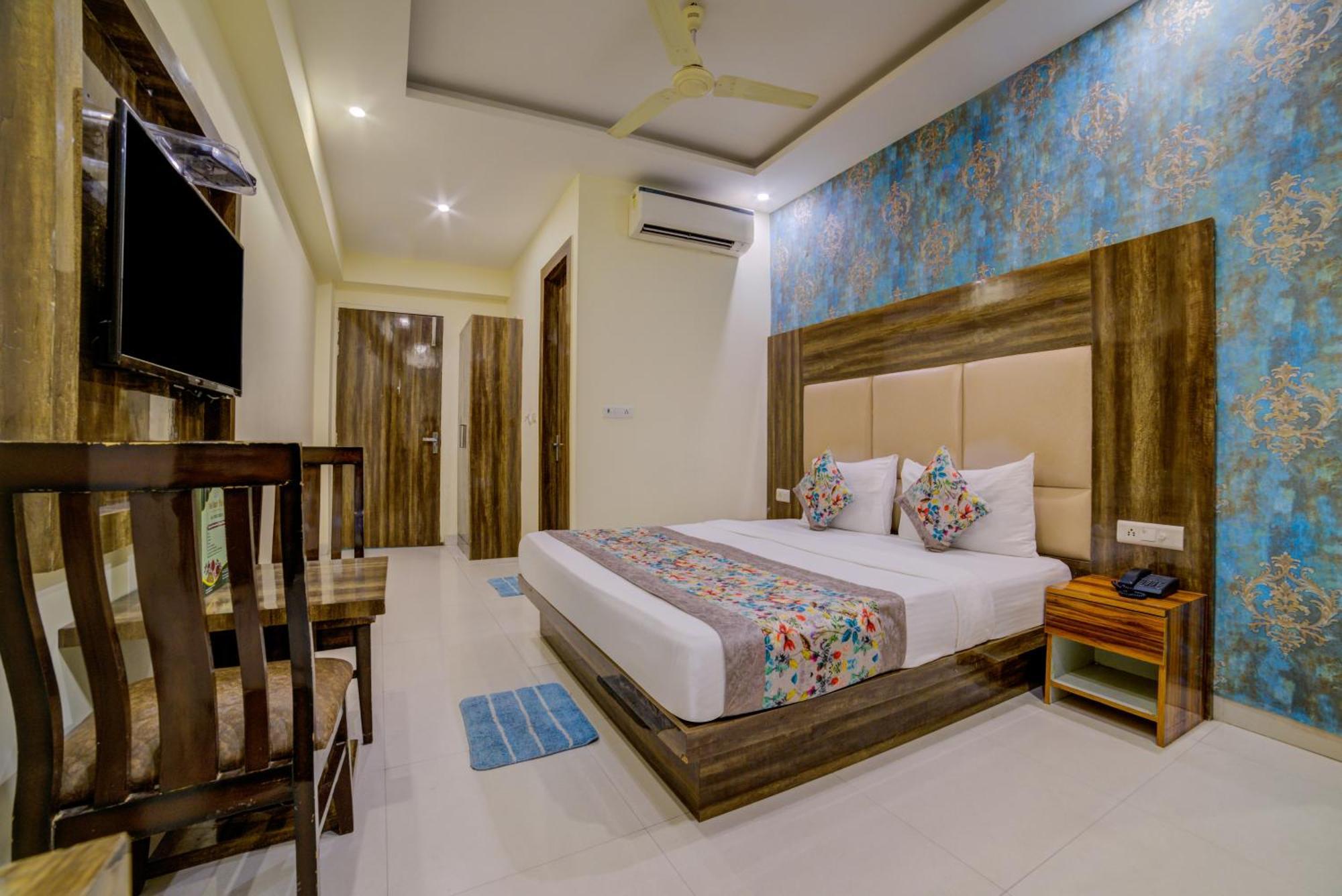 Smart Plaza Hotel-at Airport Hotel
