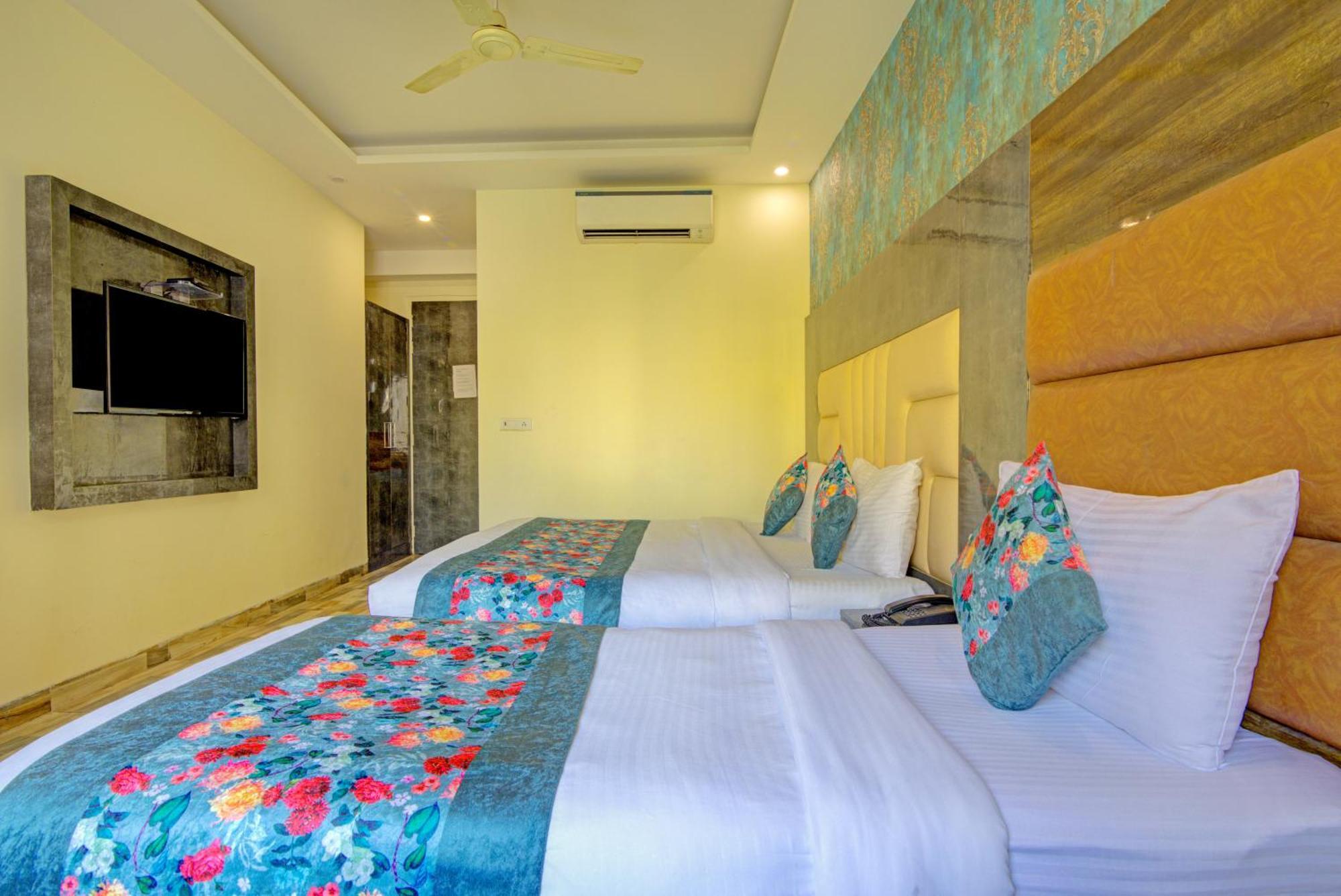 Smart Plaza Hotel-at Airport 3*