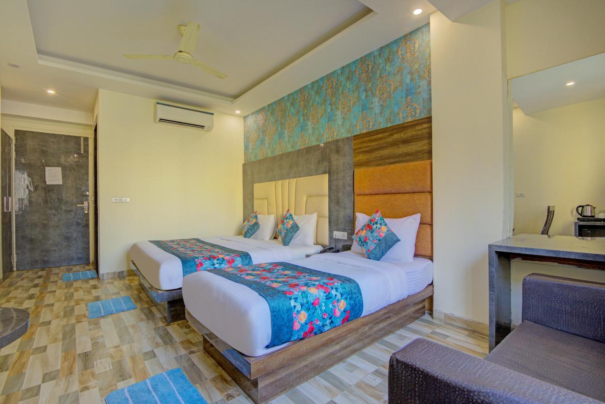 Smart Plaza Hotel-at Airport 3*