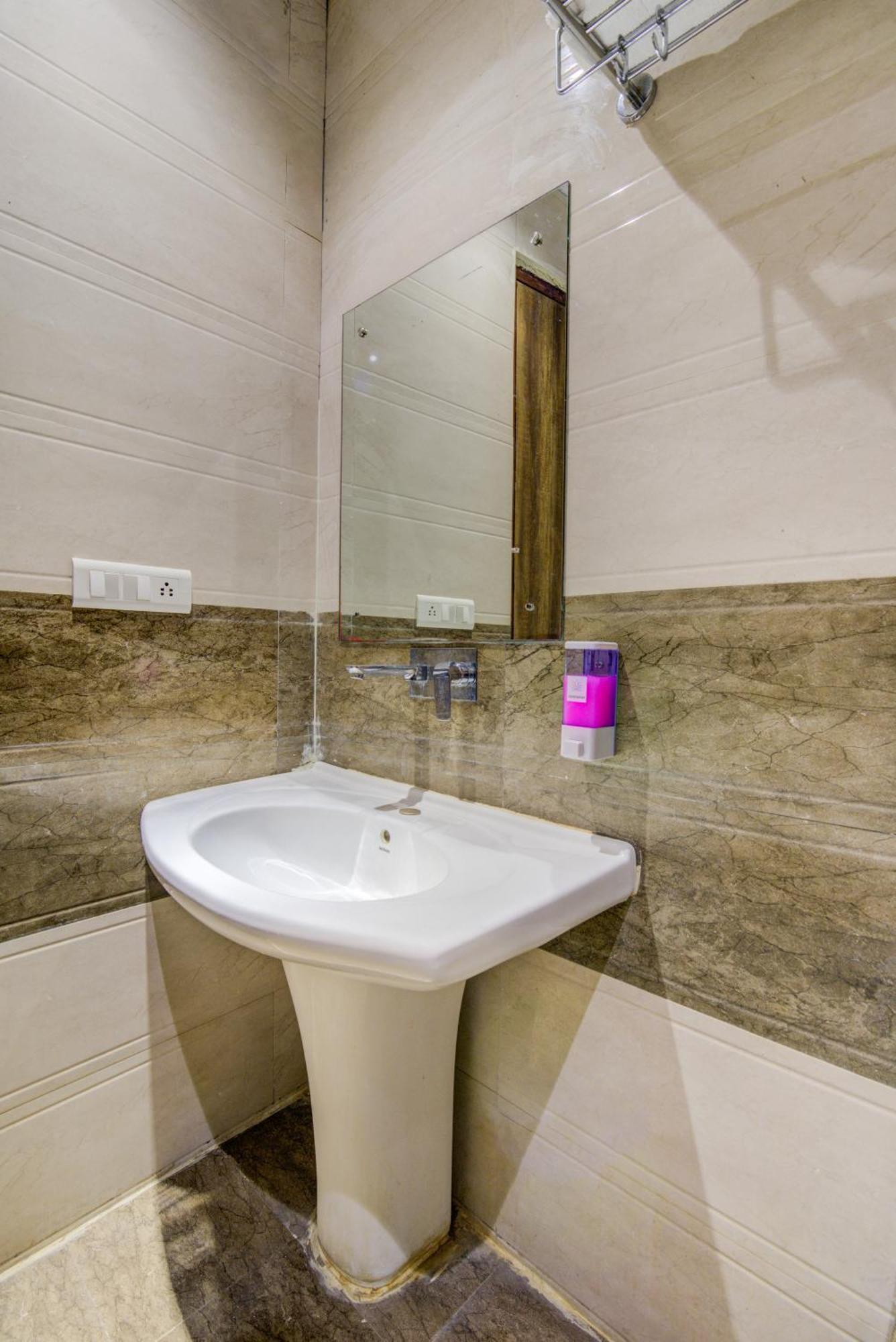 Smart Plaza Hotel-at Airport Hotel New Delhi