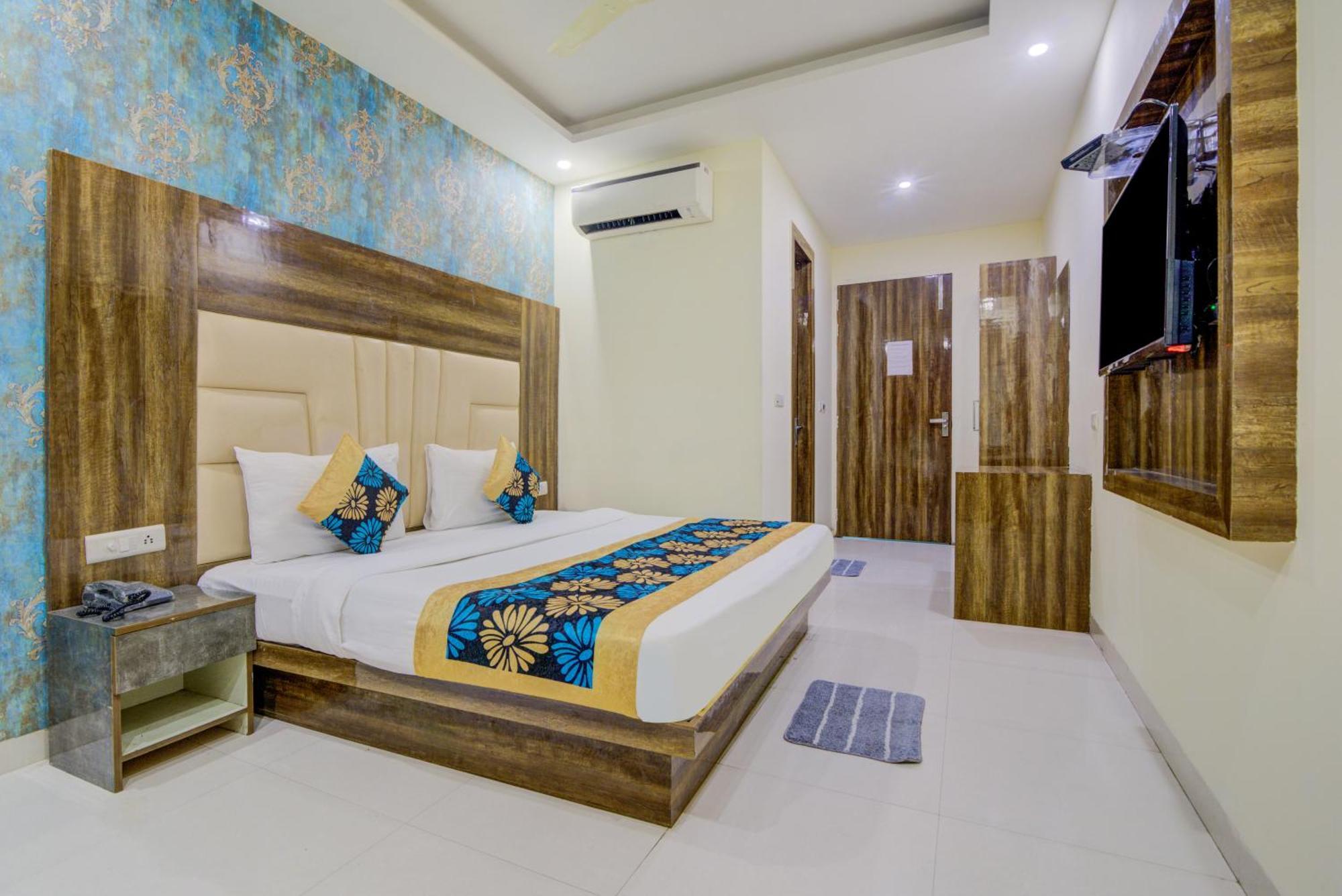 Smart Plaza Hotel-at Airport 3* New Delhi