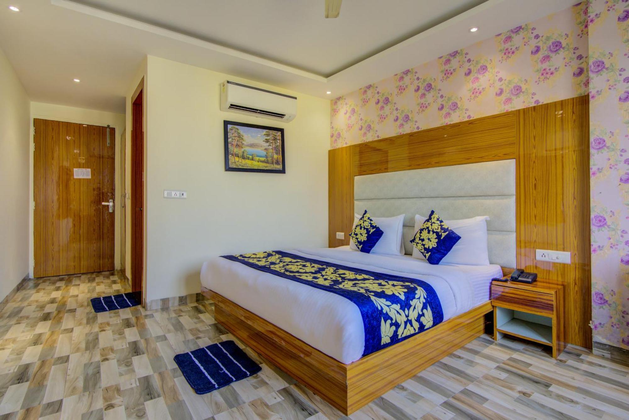 Smart Plaza Hotel-at Airport 3*