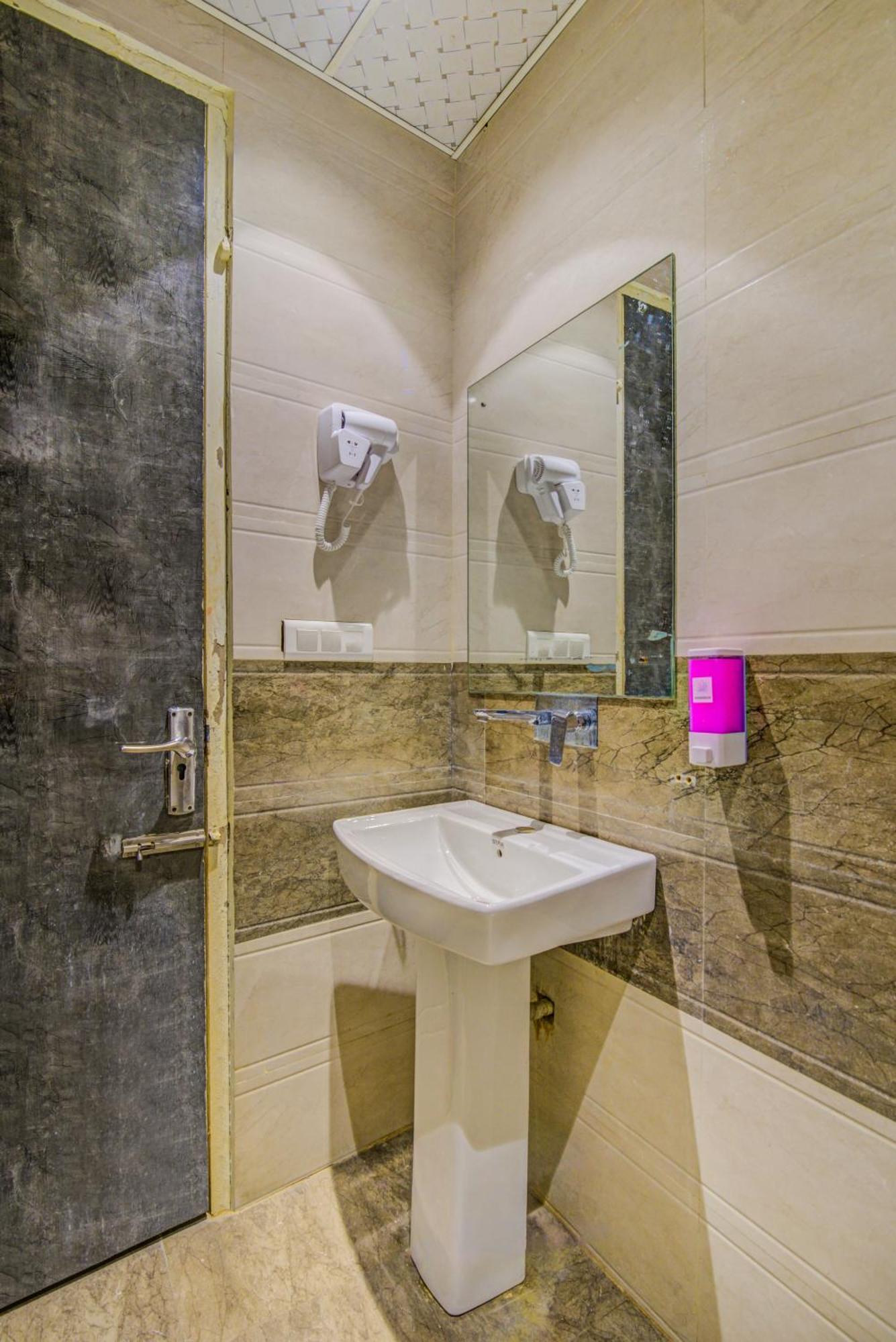 Hotel Smart Plaza Hotel-at Airport 3*