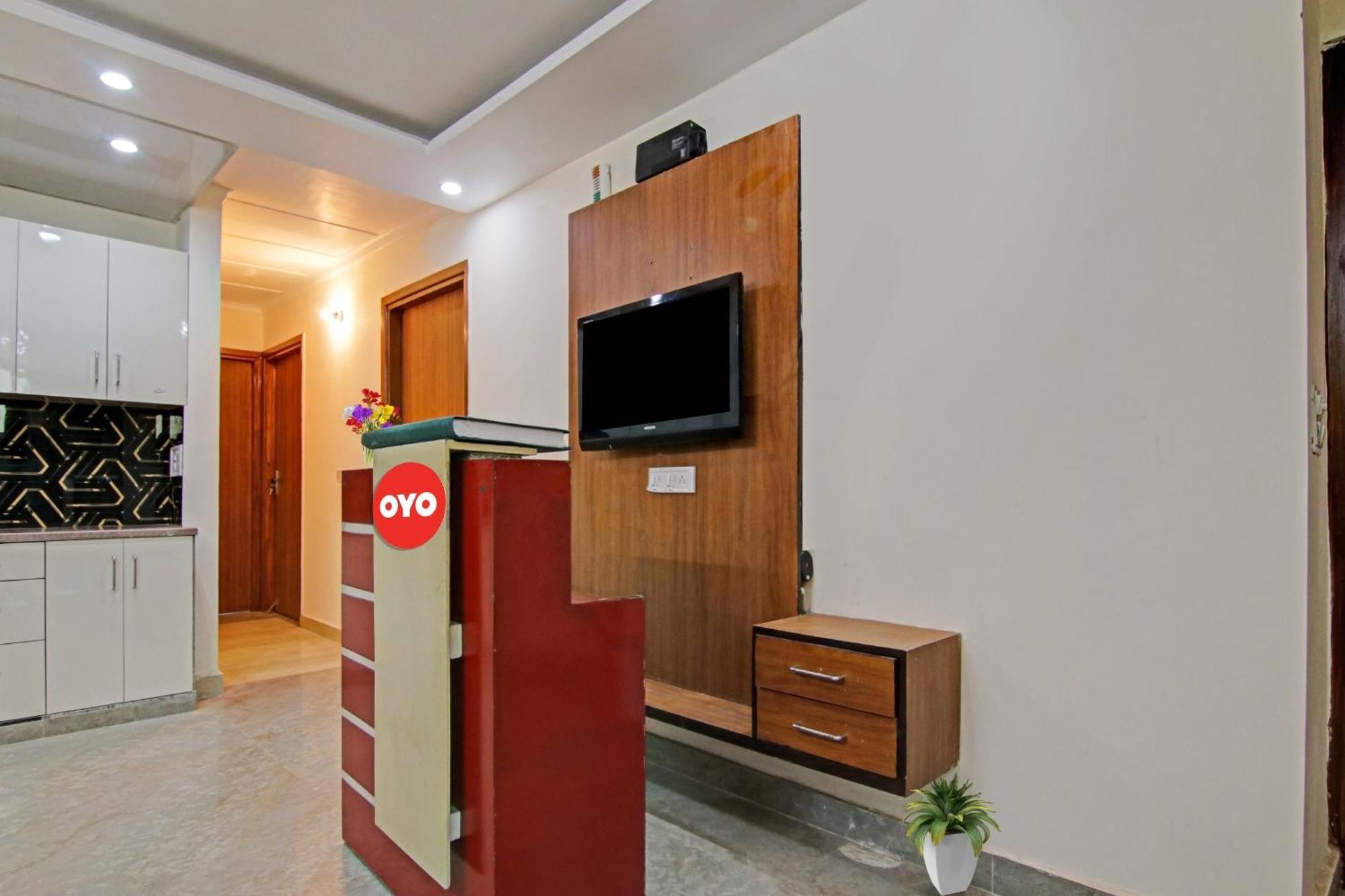 Hotel O King Near Tdi Mall 4*