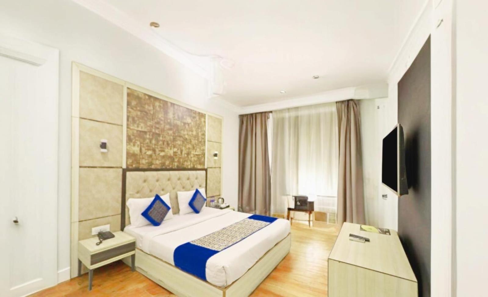 Hotel Almora Sky Near By Delhi International Airport With - Free Airport Pickup And Drop 3* New Delhi