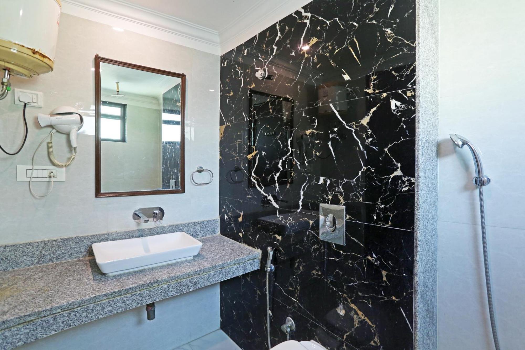 Hotel Hotel Almora Sky Near By Delhi International Airport With - Free Airport Pickup And Drop
