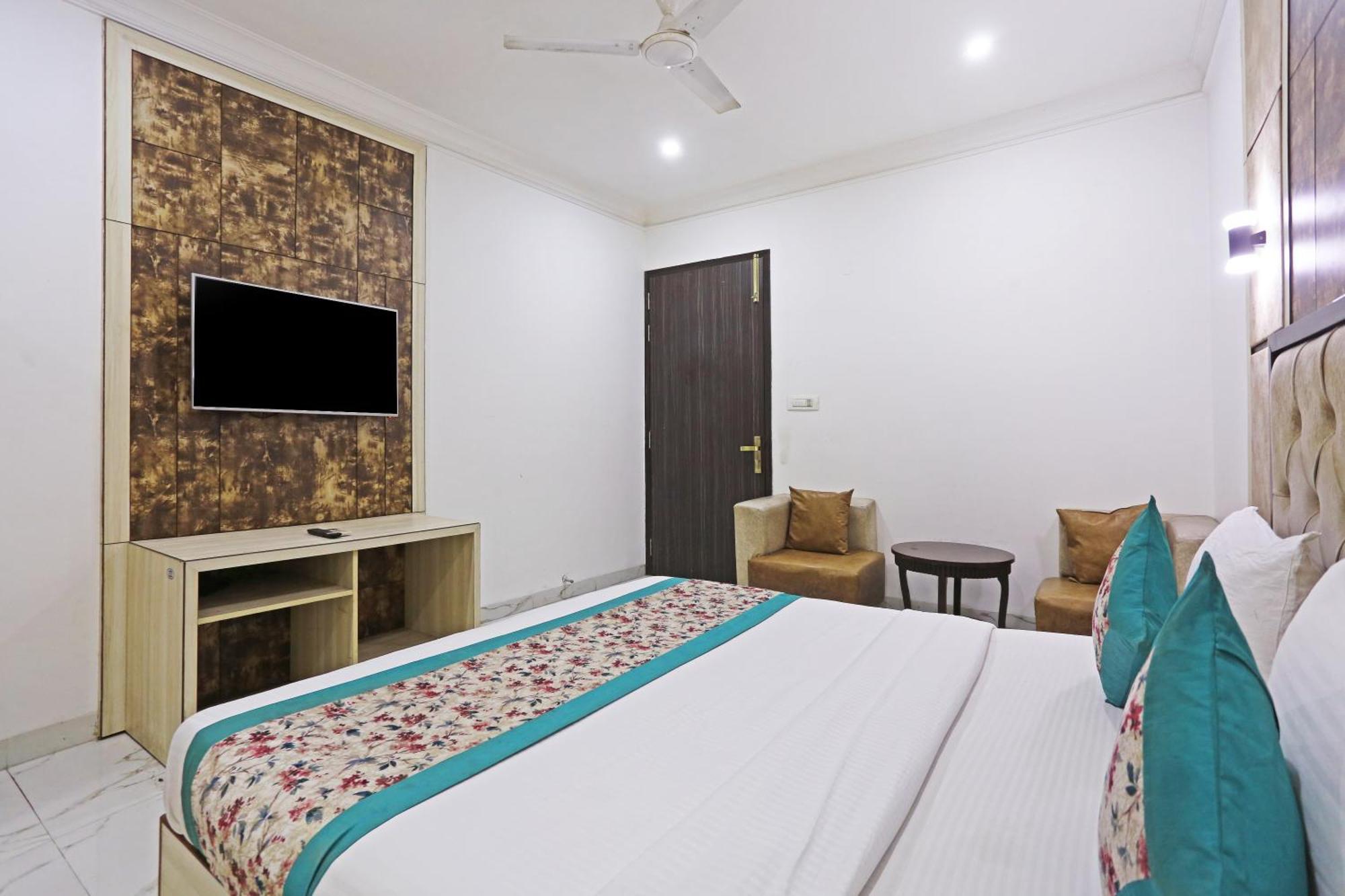Hotel Hotel Almora Sky Near By Delhi International Airport With - Free Airport Pickup And Drop New Delhi