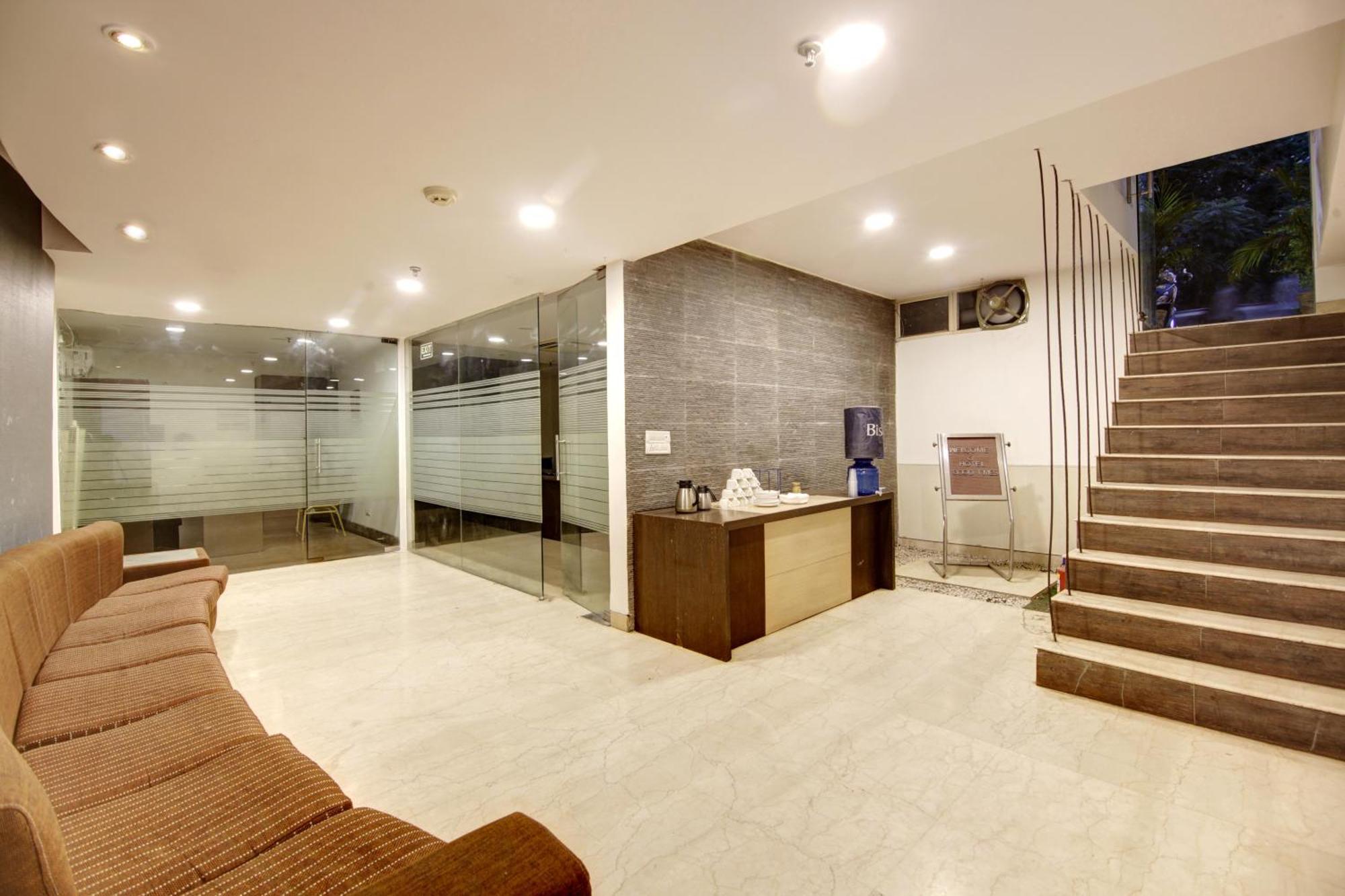 Hotel Good Times Near Ganga Ram Hospital And Karol Bagh Metro 3*