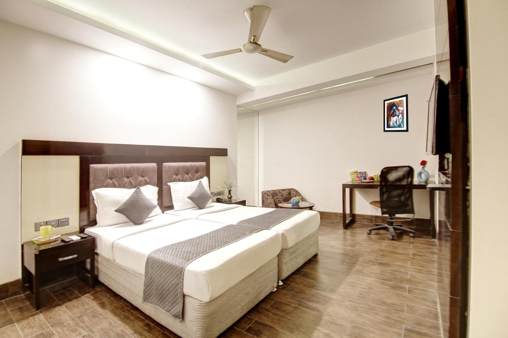 Hotel Hotel Good Times Near Ganga Ram Hospital And Karol Bagh Metro