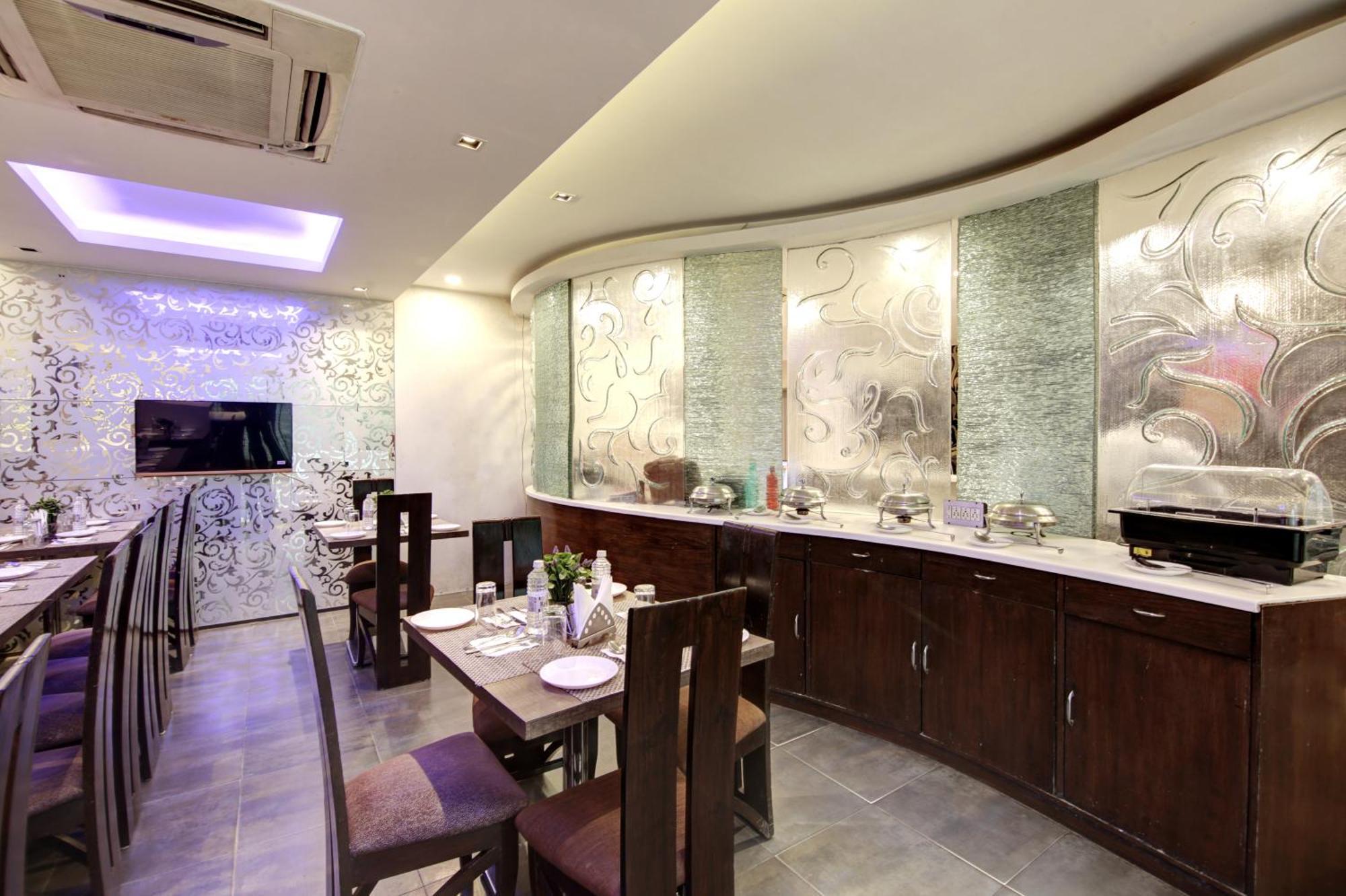 Hotel Hotel Good Times Near Ganga Ram Hospital And Karol Bagh Metro 3*