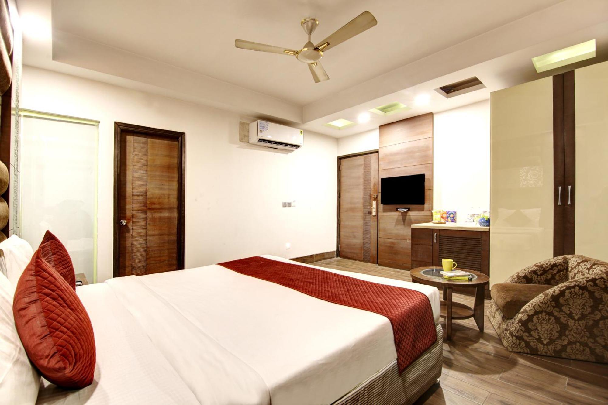 Hotel Hotel Good Times Near Ganga Ram Hospital And Karol Bagh Metro
