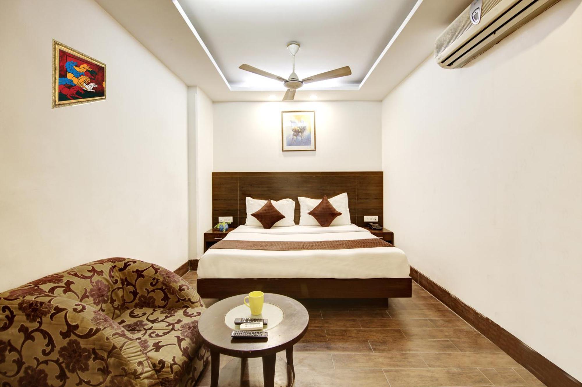 Hotel Good Times Near Ganga Ram Hospital And Karol Bagh Metro Hotel 3*