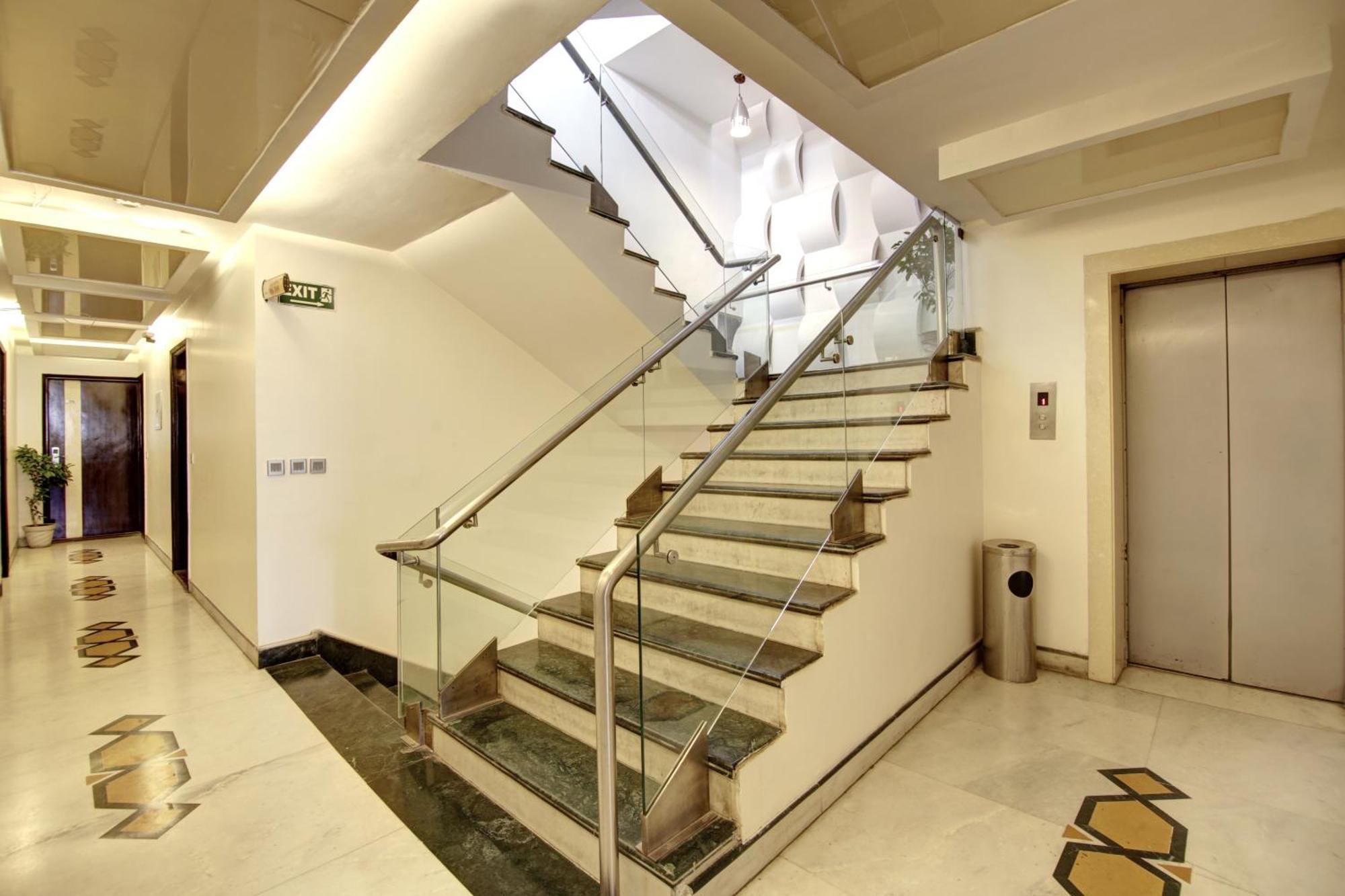Hotel Hotel Good Times Near Ganga Ram Hospital And Karol Bagh Metro 3*