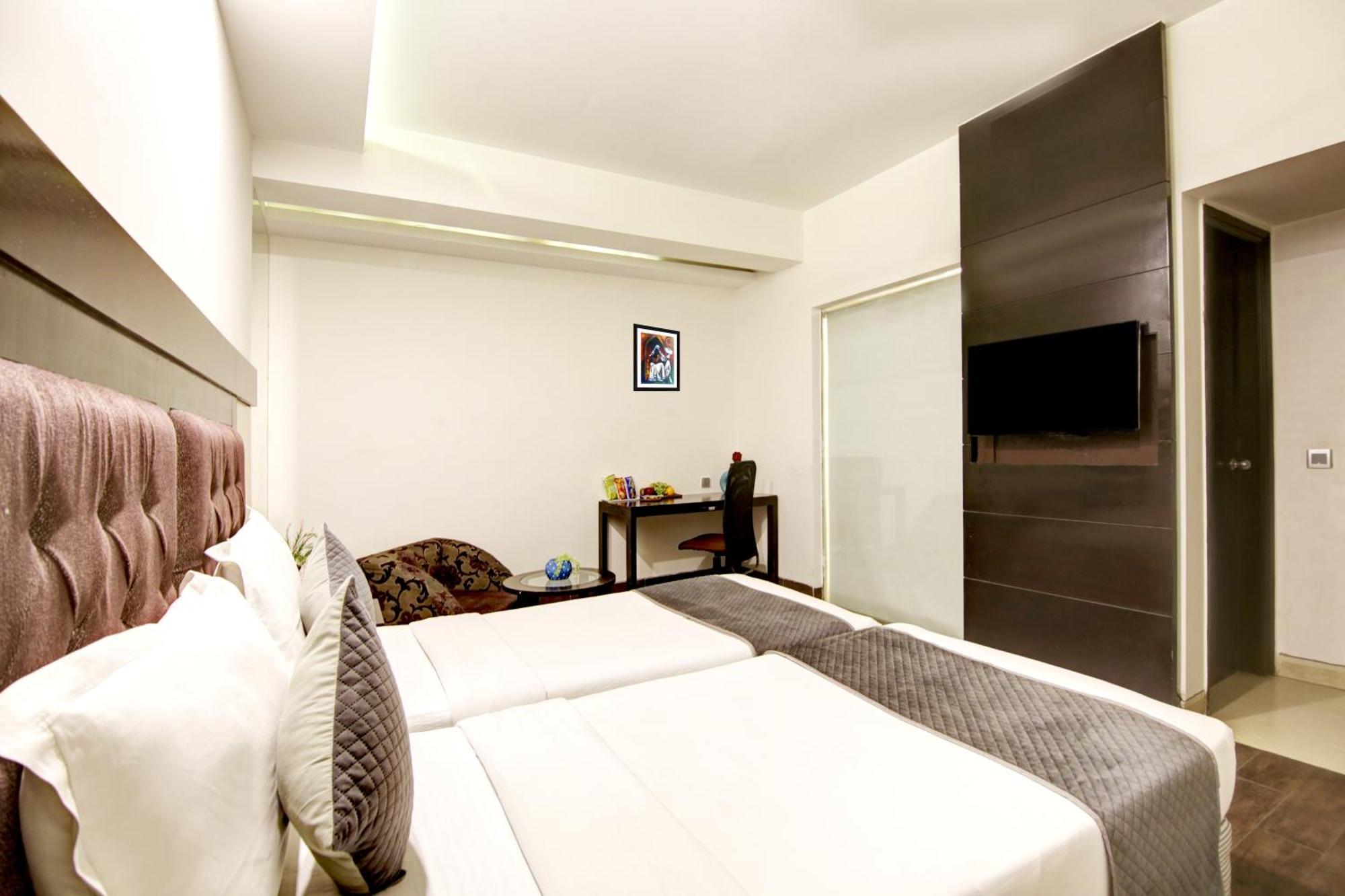 Hotel Good Times Near Ganga Ram Hospital And Karol Bagh Metro Hotel