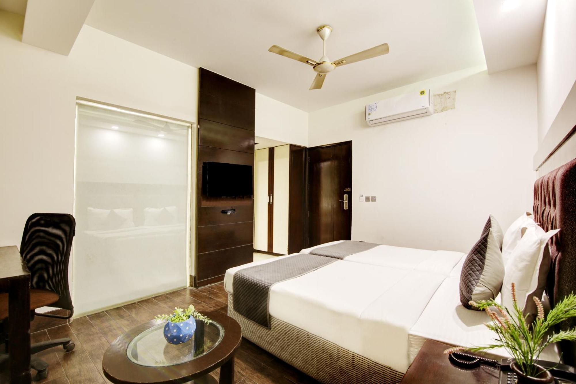 Hotel Hotel Good Times Near Ganga Ram Hospital And Karol Bagh Metro