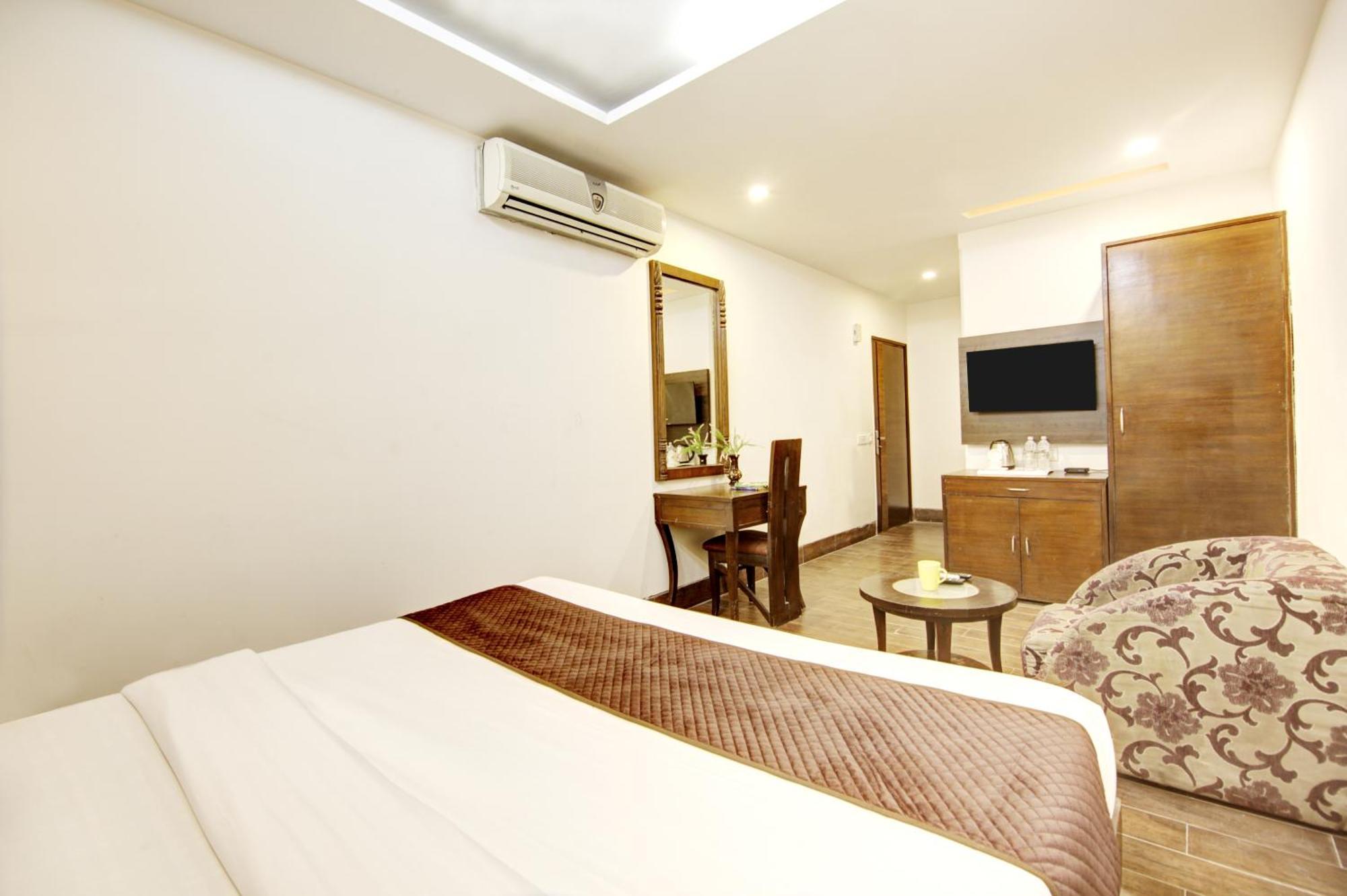 Hotel Good Times Near Ganga Ram Hospital And Karol Bagh Metro 3* Delhi (National Capital Territory of India)
