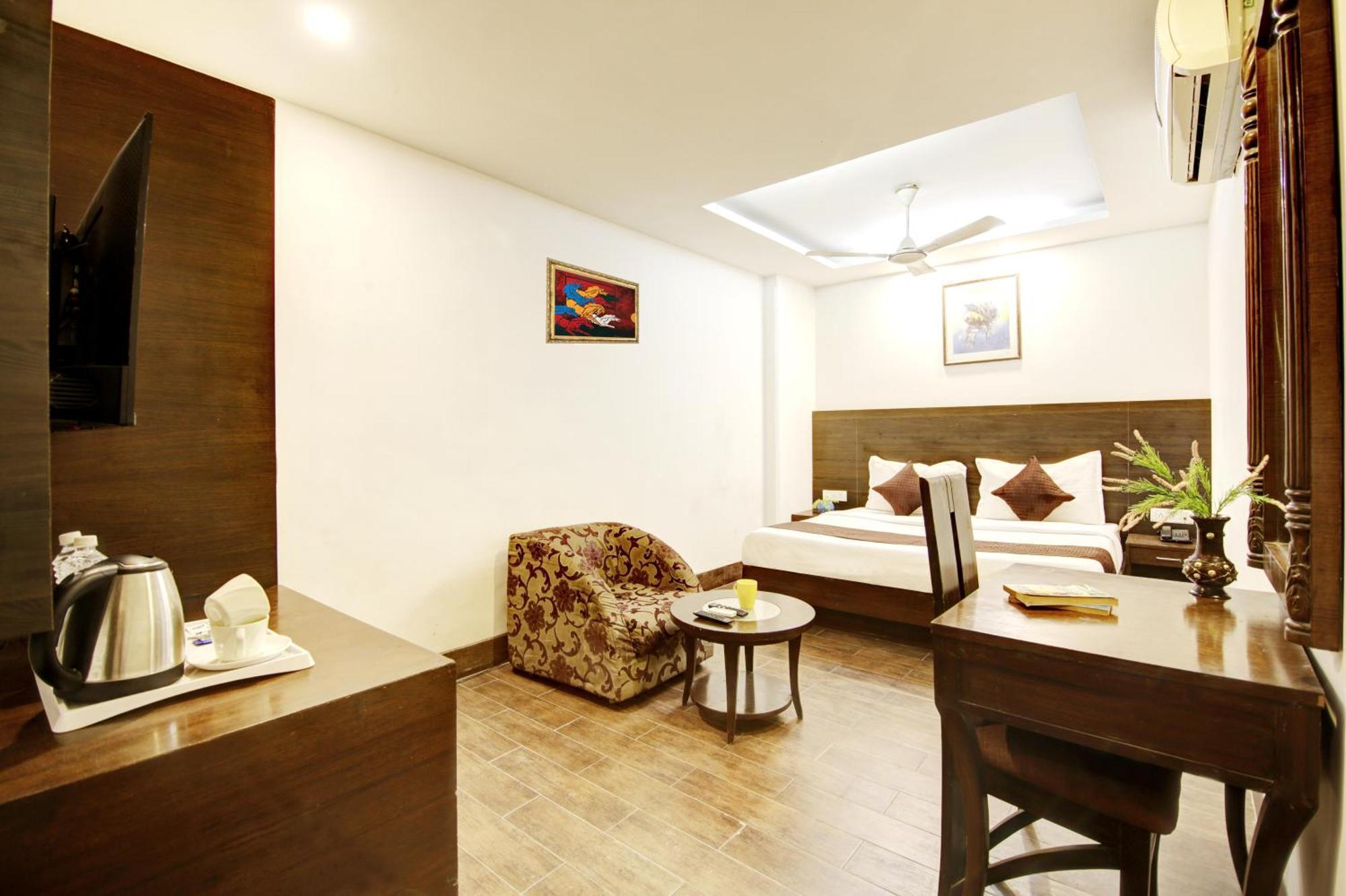 Hotel Good Times Near Ganga Ram Hospital And Karol Bagh Metro Hotel