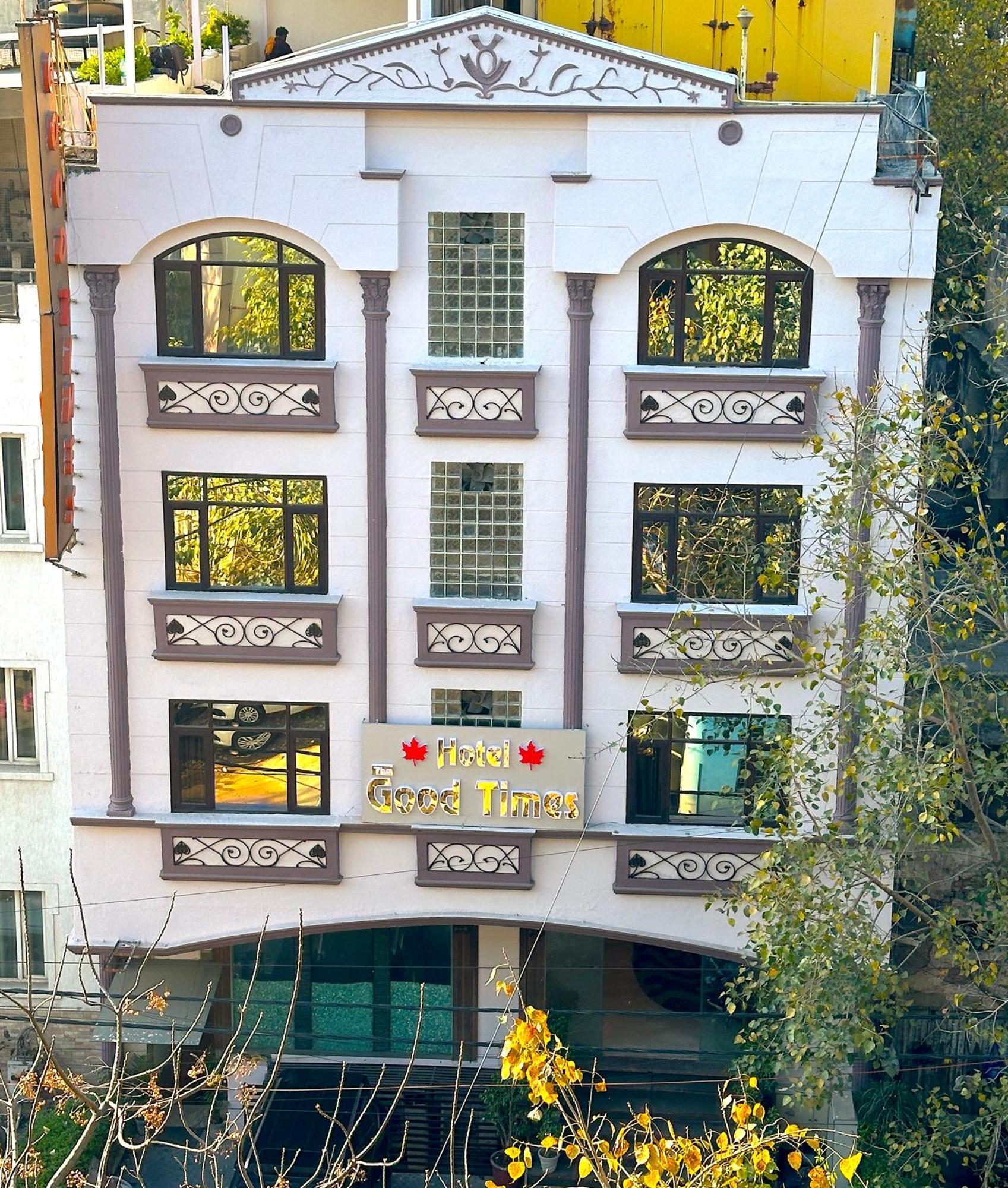 Hotel Hotel Good Times Near Ganga Ram Hospital And Karol Bagh Metro 3*
