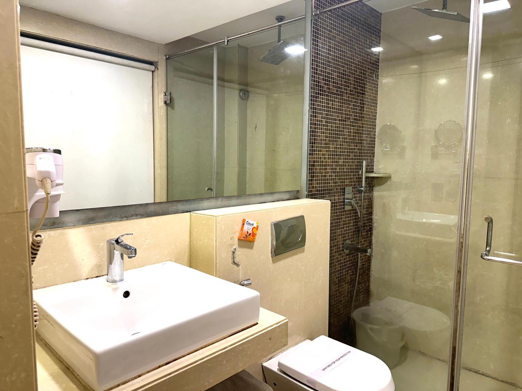 Hotel Hotel Good Times Near Ganga Ram Hospital And Karol Bagh Metro 3*