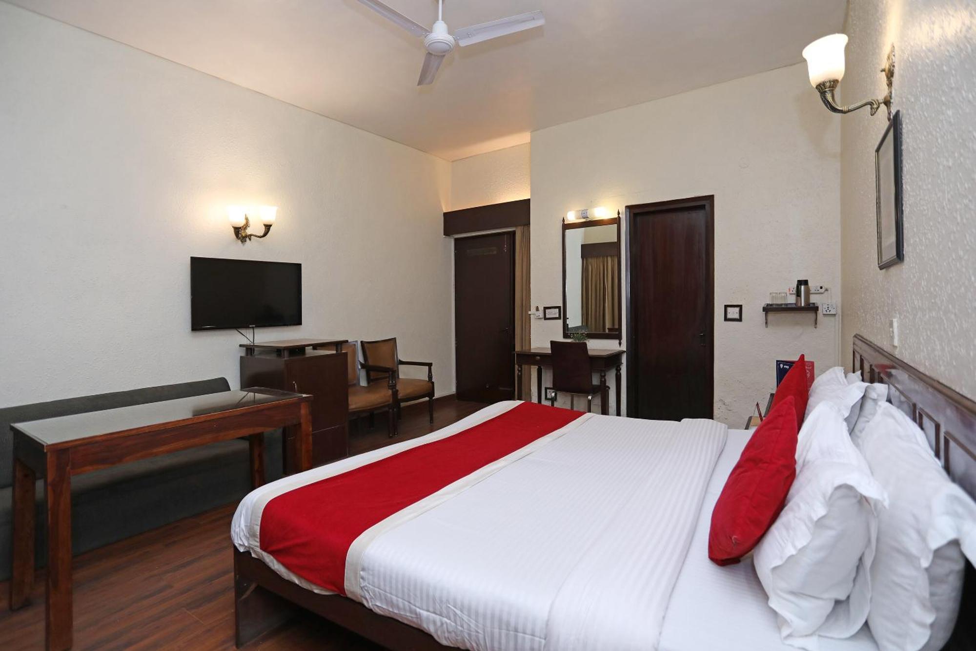 Collection O Hamilton New Delhi