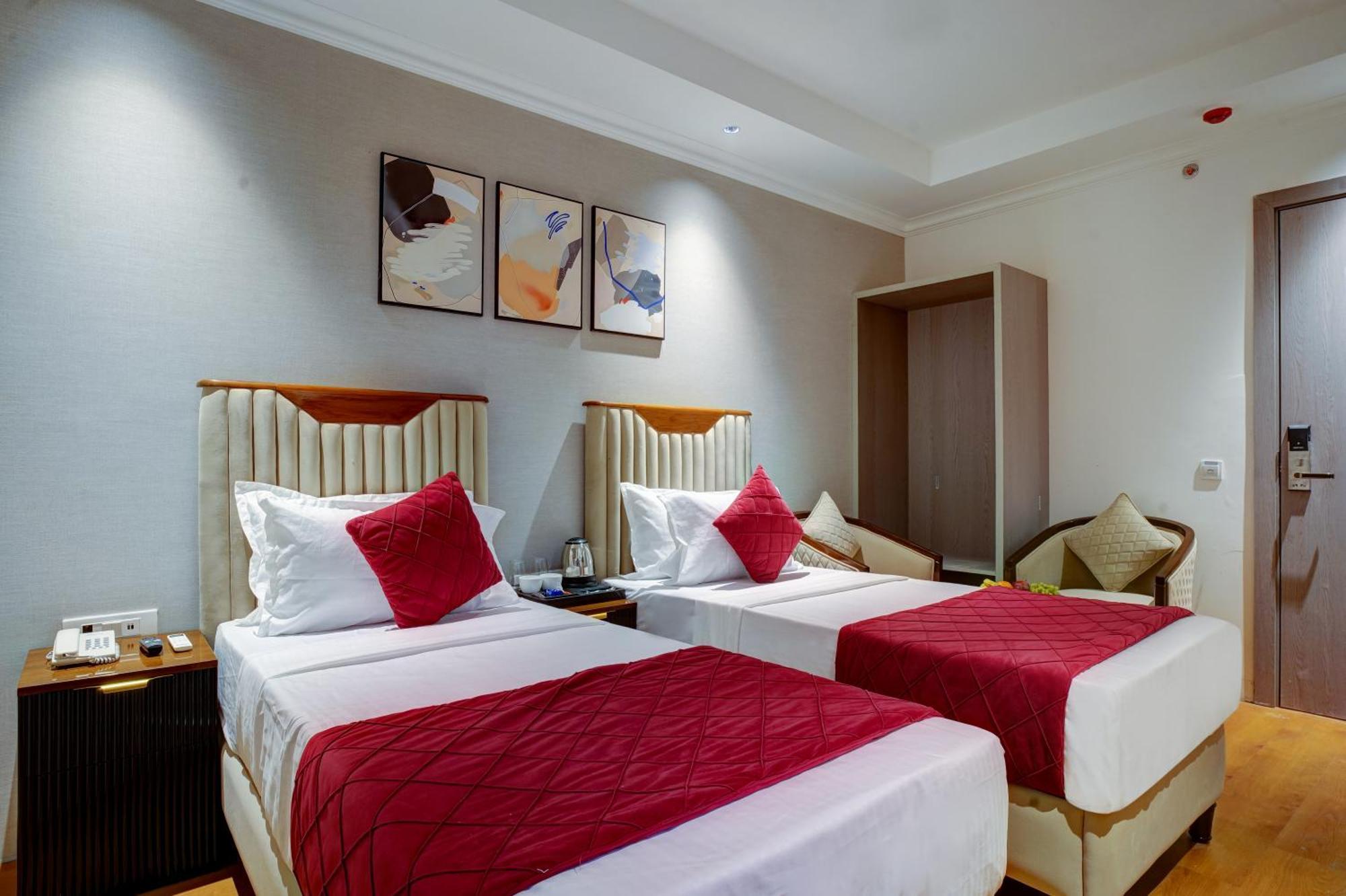 Hotel Iva Premium Delhi Airport 4*