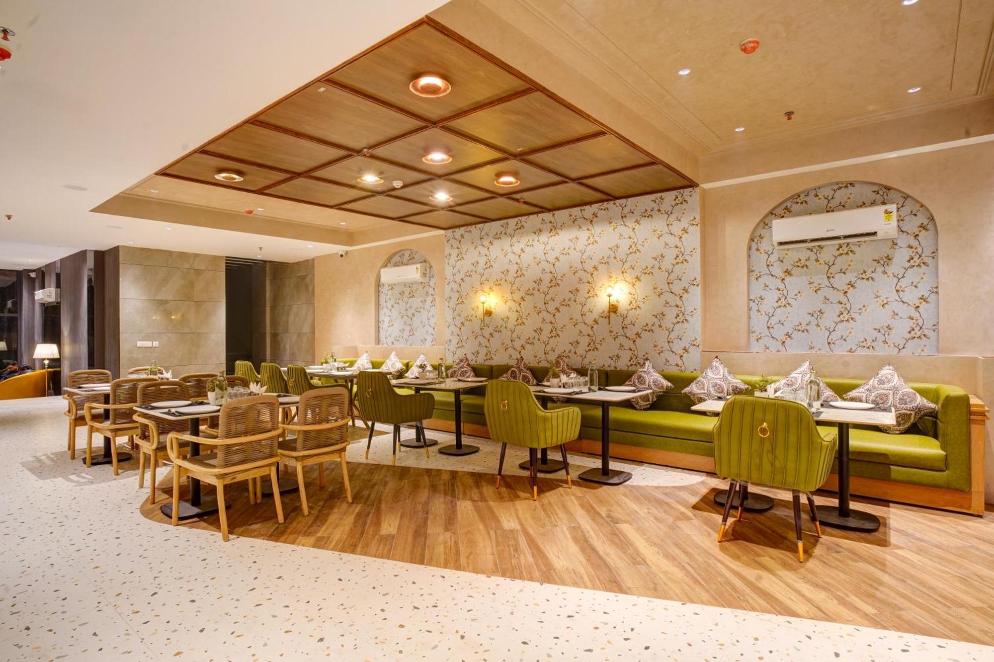 Iva Premium Delhi Airport Nova Deli