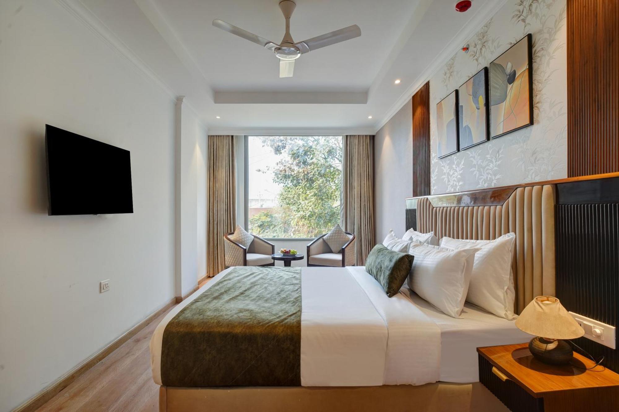 Iva Premium Delhi Airport 4*
