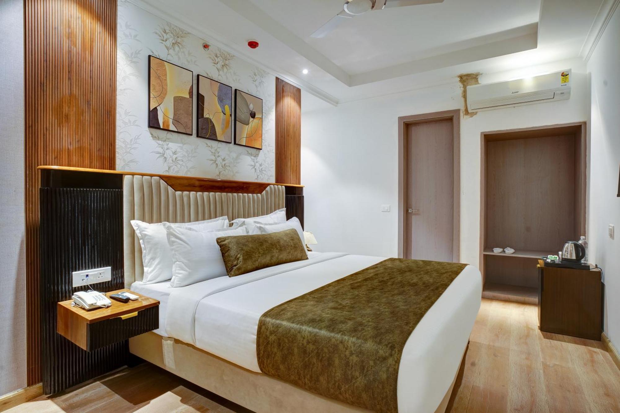 Hotel Iva Premium Delhi Airport 4*