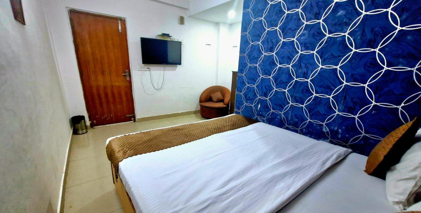 Atlas Near Igi Airport T3 * New Delhi