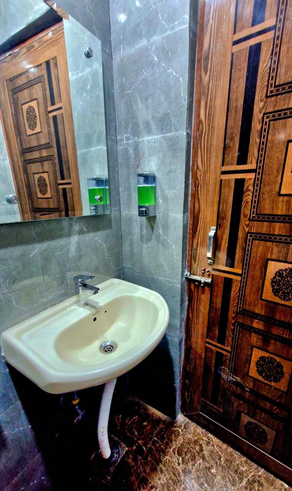 Atlas Near Igi Airport T3 Homestay New Delhi