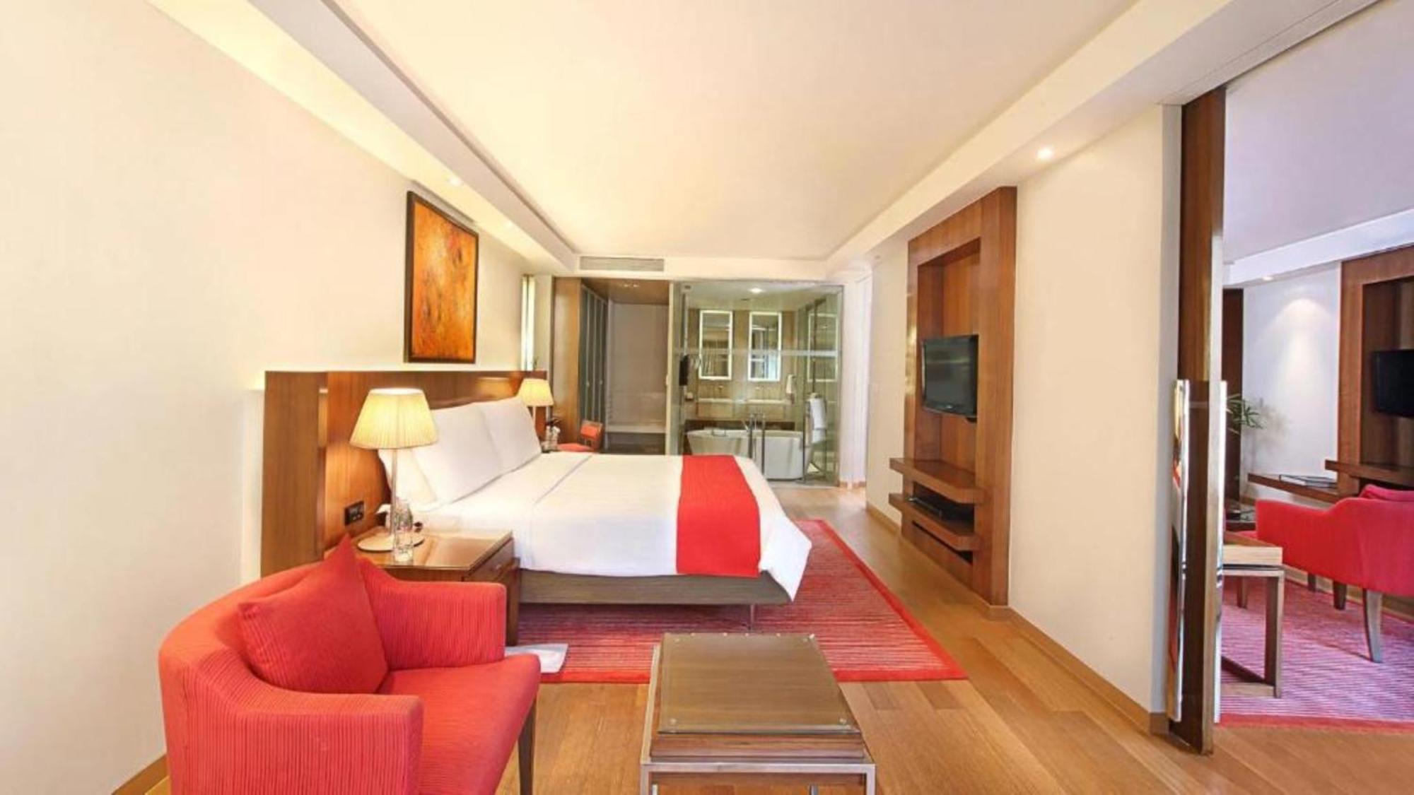 Laxury A Family Near Igi Airport Hotel 4*